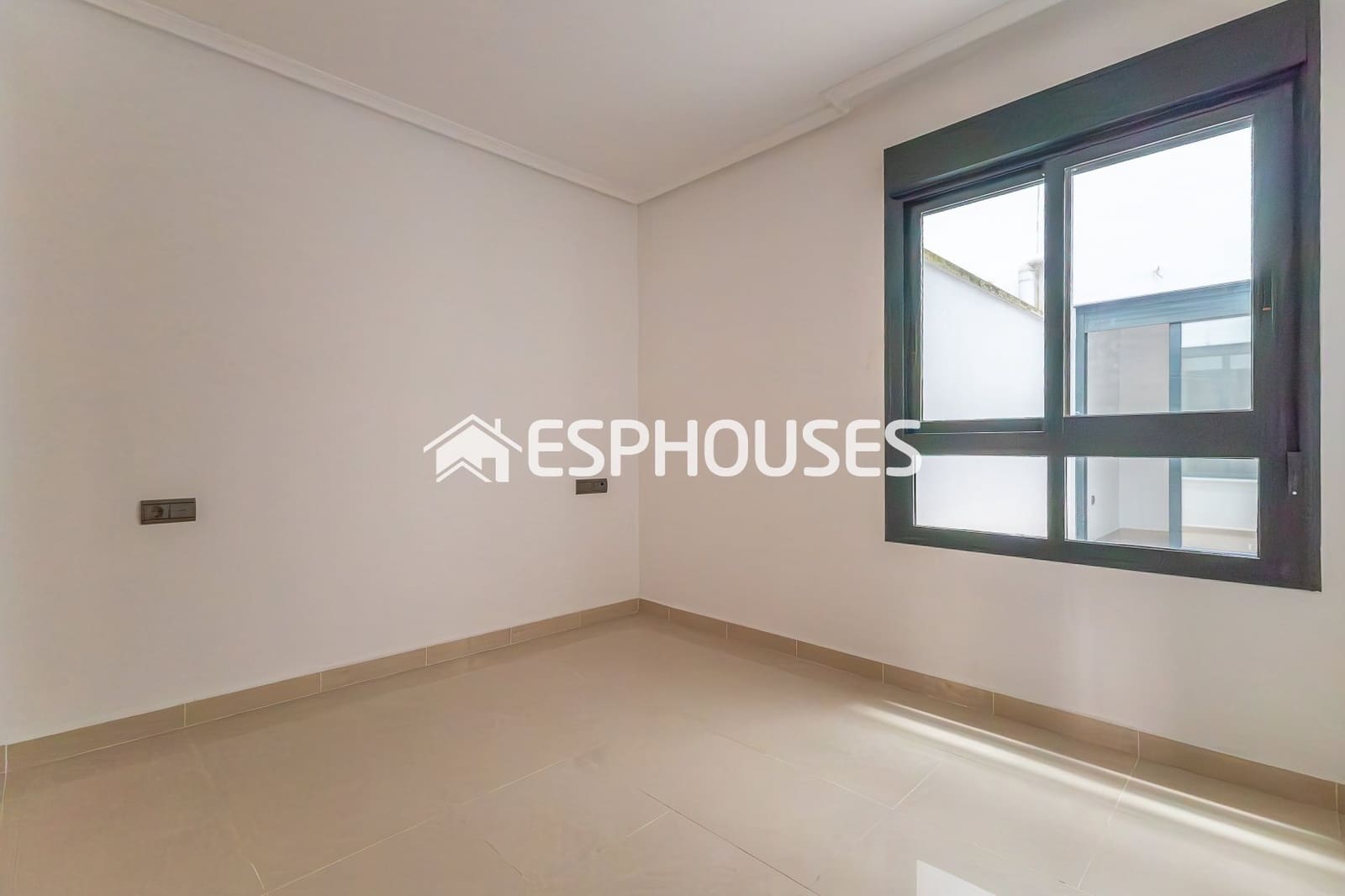 2 soverom Leilighet til salgs i Guardamar del Segura med garasje - € 220 000 (Ref: 9846719)
