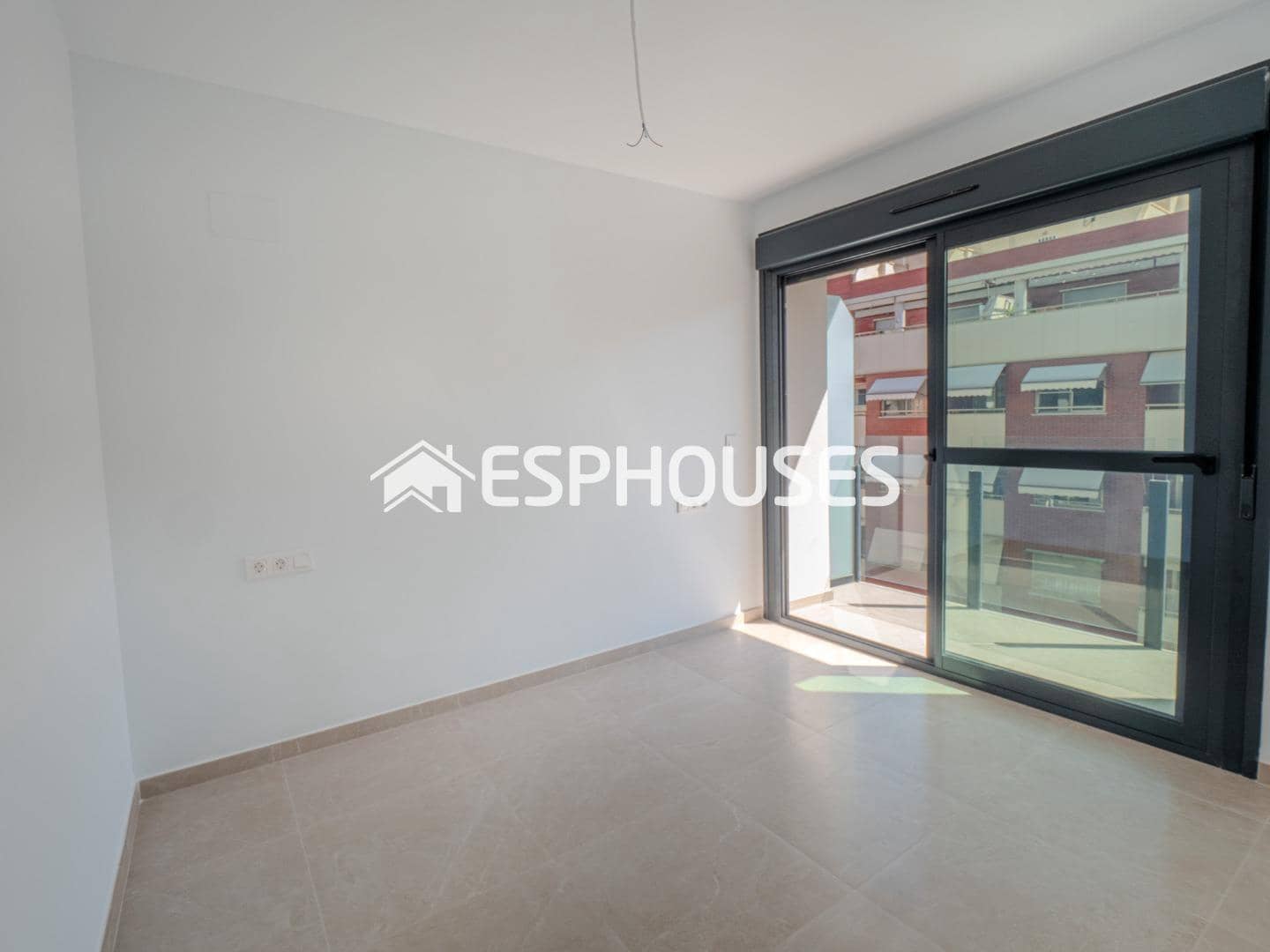 2 bedroom Apartment for sale in Alicante / Alacant city with pool - € 265,000 (Ref: 9846725)