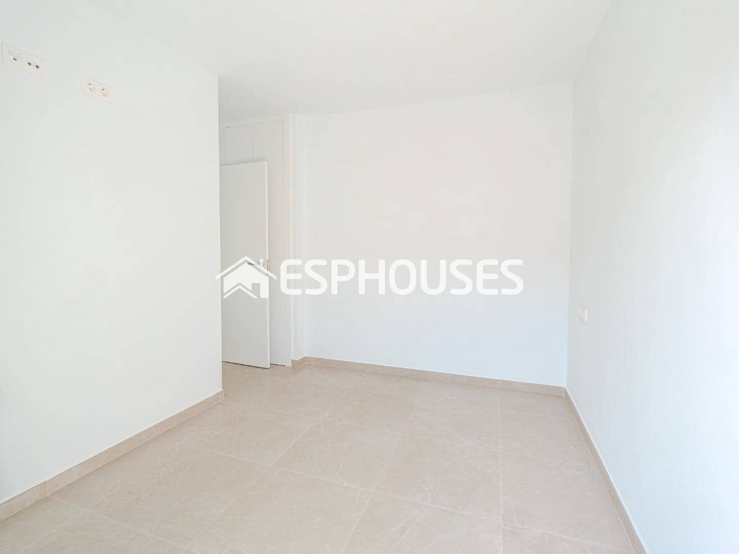 2 bedroom Apartment for sale in Alicante / Alacant city with pool - € 265,000 (Ref: 9846725)