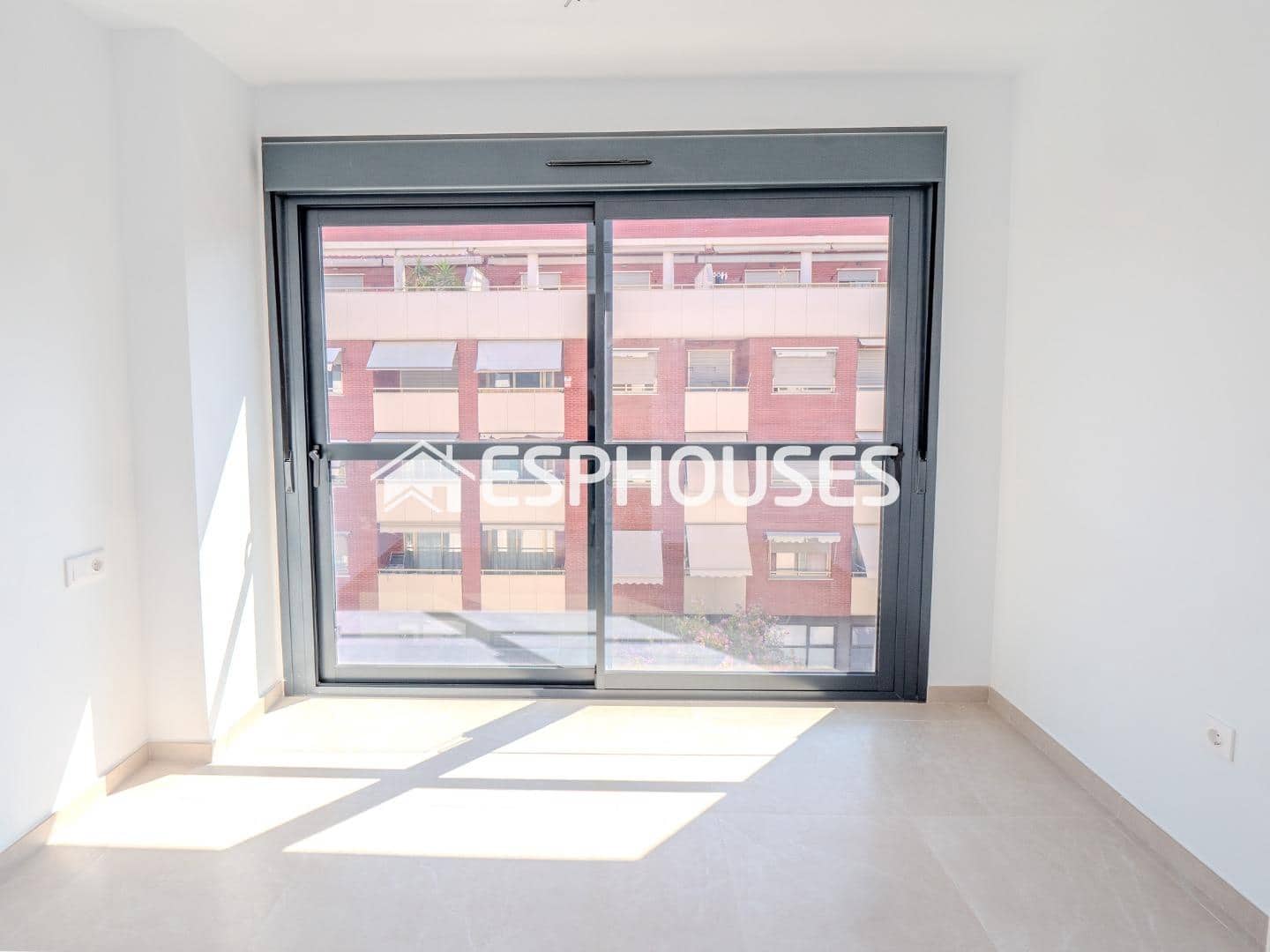 2 bedroom Apartment for sale in Alicante / Alacant city with pool - € 265,000 (Ref: 9846725)