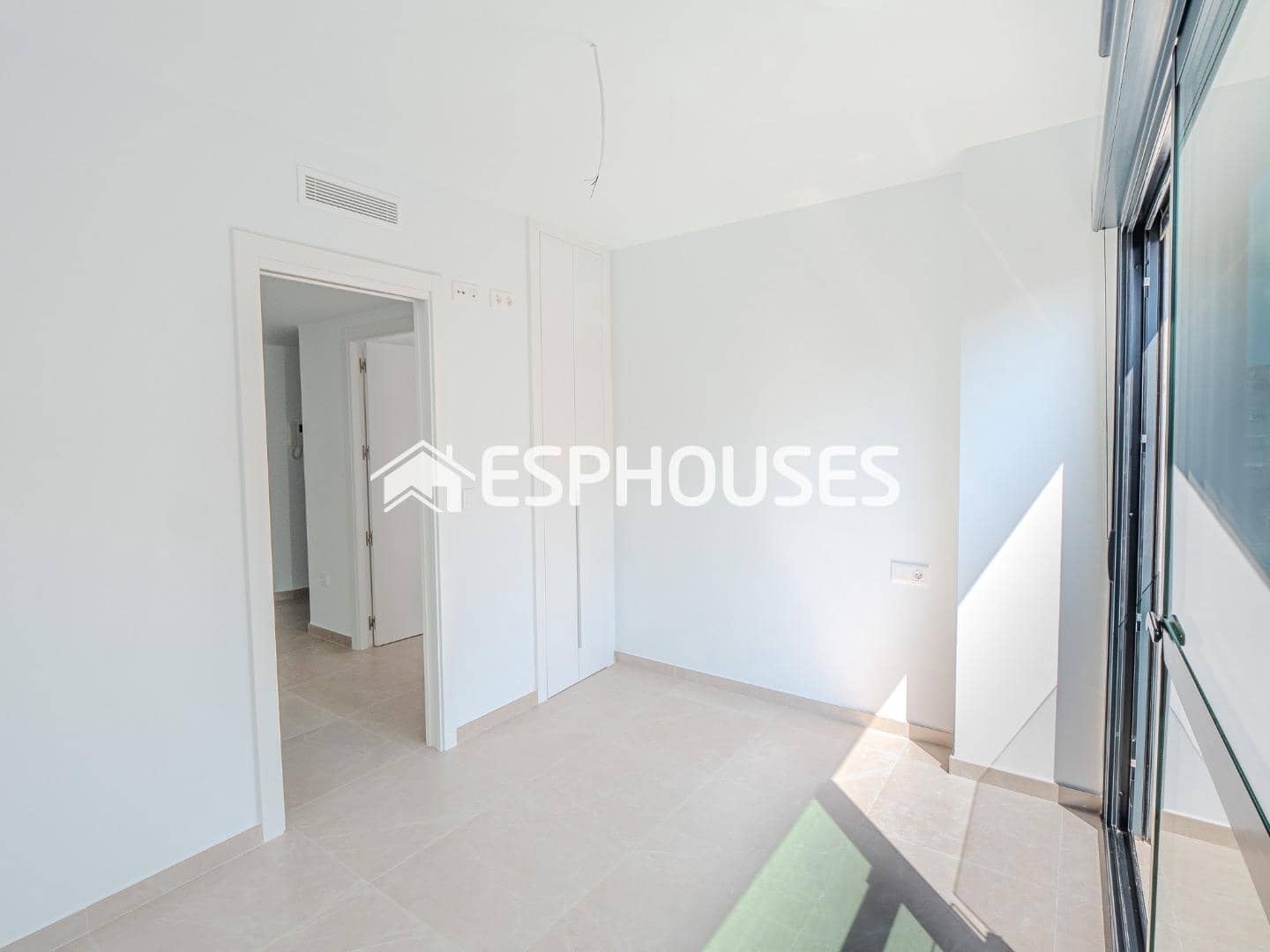 2 bedroom Apartment for sale in Alicante / Alacant city with pool - € 265,000 (Ref: 9846725)