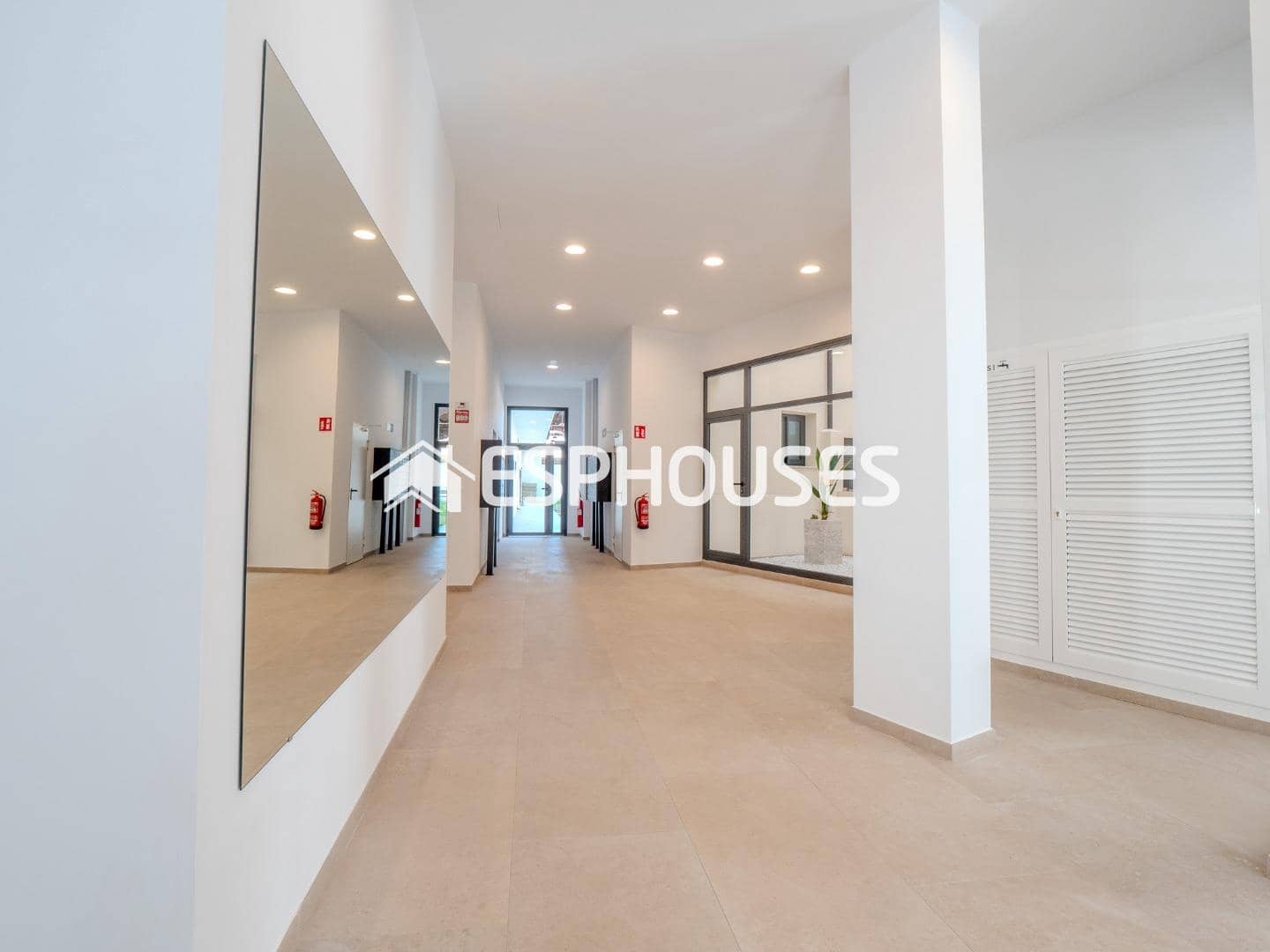2 bedroom Apartment for sale in Alicante / Alacant city with pool - € 265,000 (Ref: 9846725)