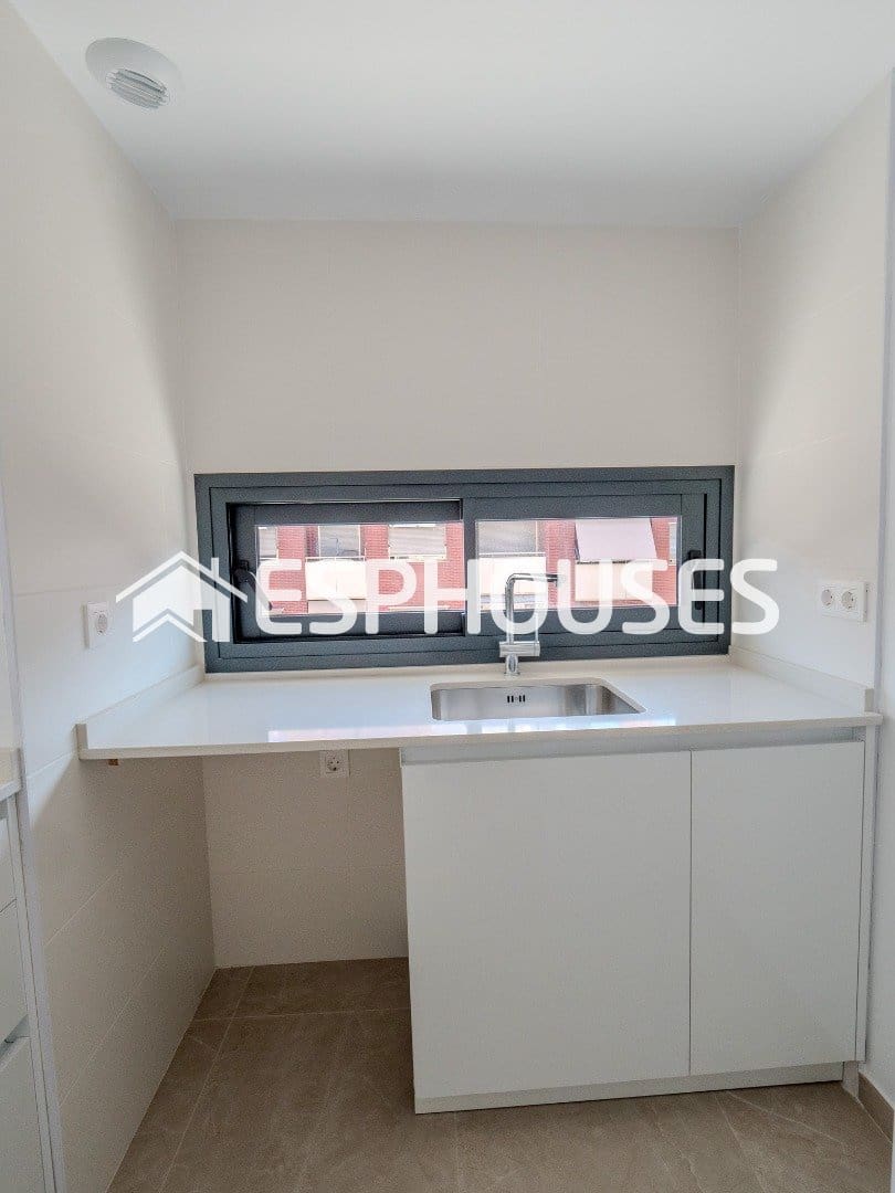 2 soverom Leilighet til salgs i Alicante by med svømmebasseng - € 265 000 (Ref: 9846725)