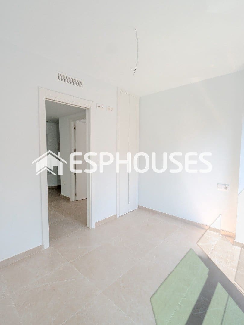 2 soverom Leilighet til salgs i Alicante by med svømmebasseng - € 265 000 (Ref: 9846725)