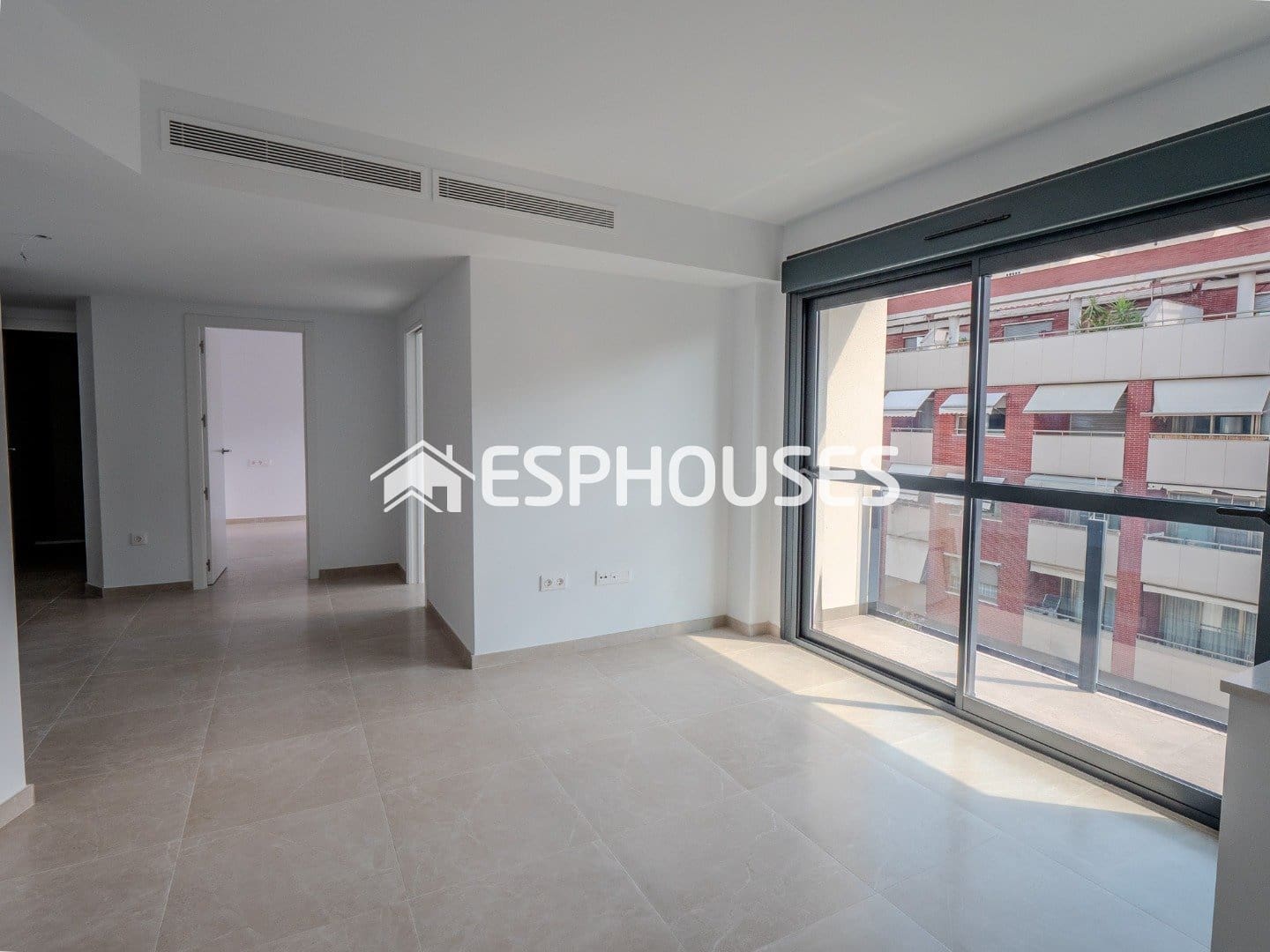 2 soverom Leilighet til salgs i Alicante by med svømmebasseng - € 265 000 (Ref: 9846725)