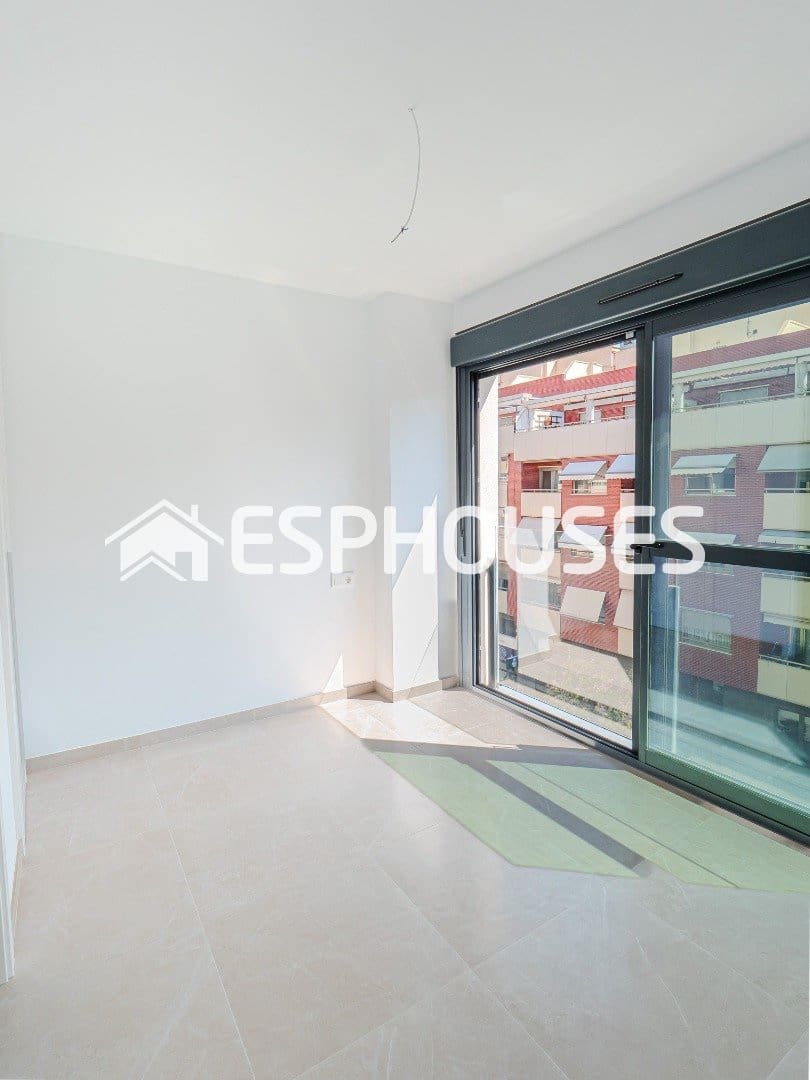 2 soverom Leilighet til salgs i Alicante by med svømmebasseng - € 265 000 (Ref: 9846725)