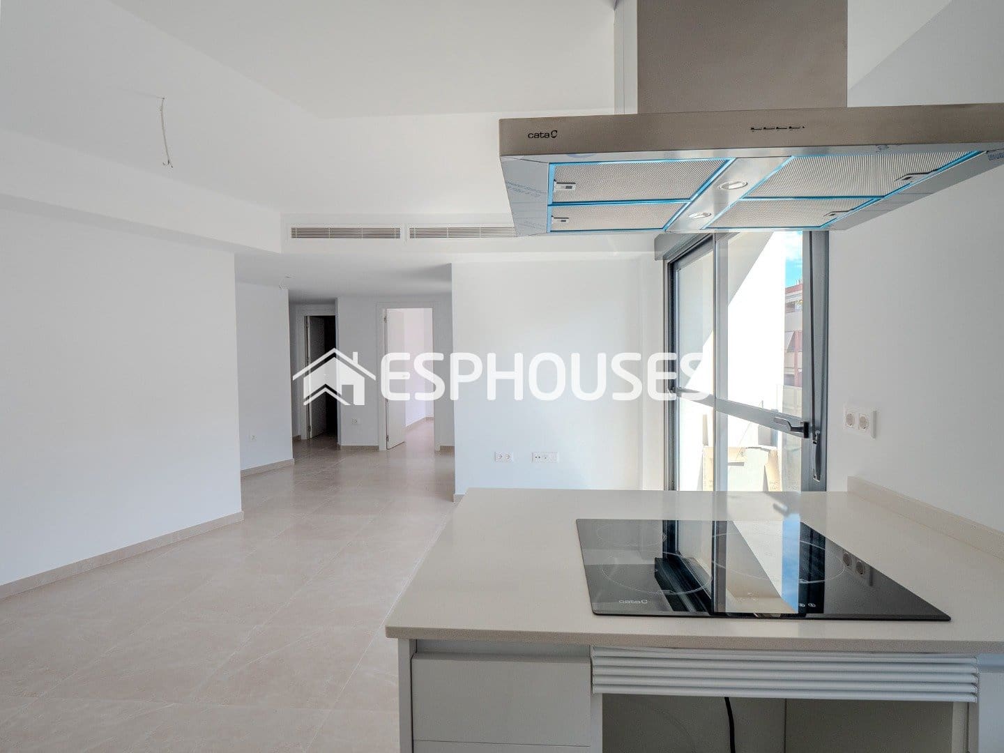 2 soverom Leilighet til salgs i Alicante by med svømmebasseng - € 265 000 (Ref: 9846725)