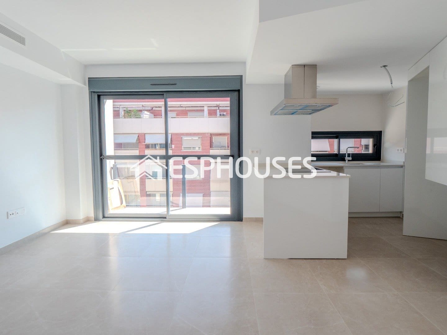 2 soverom Leilighet til salgs i Alicante by med svømmebasseng - € 265 000 (Ref: 9846725)