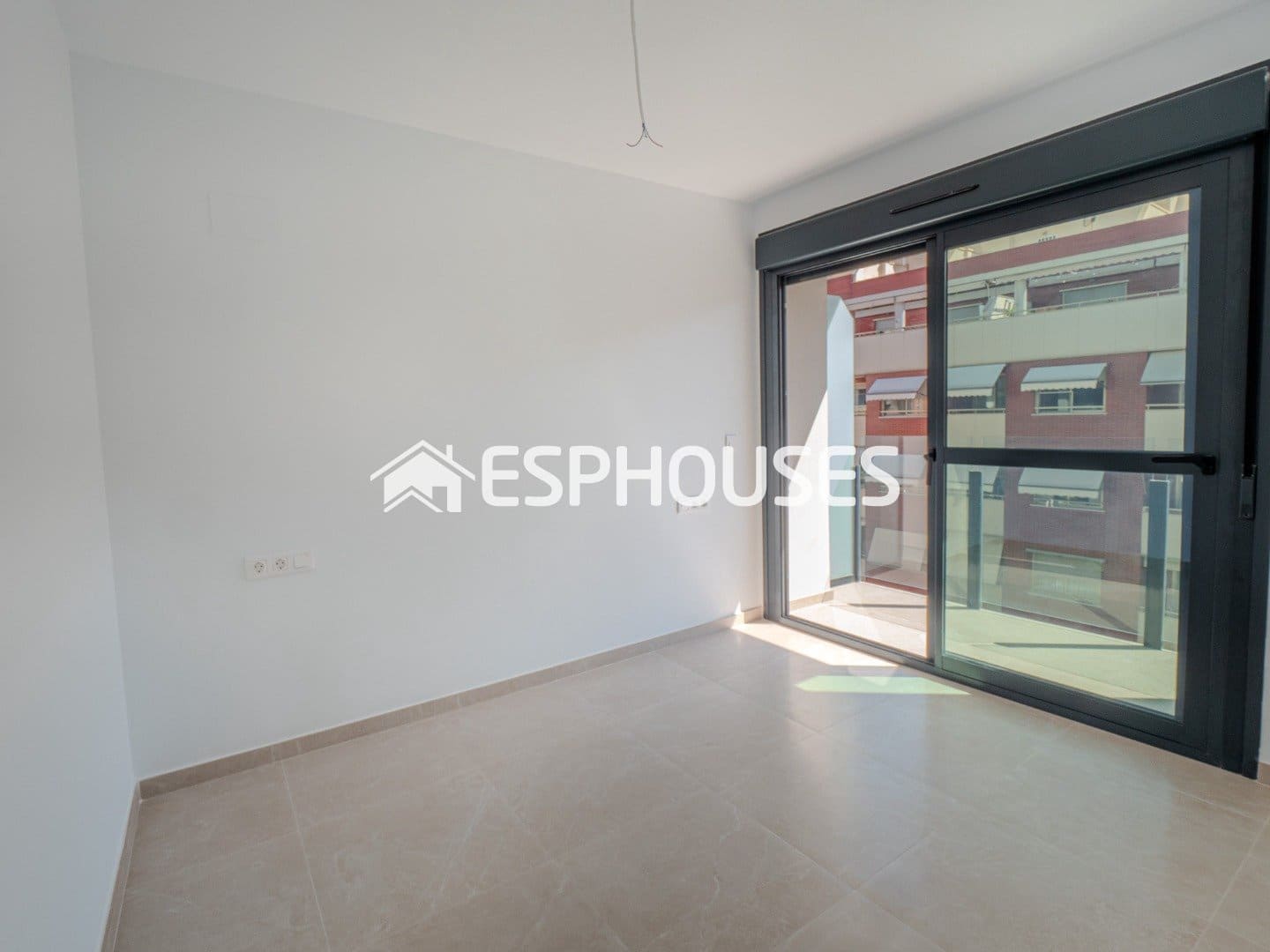 2 soverom Leilighet til salgs i Alicante by med svømmebasseng - € 265 000 (Ref: 9846725)