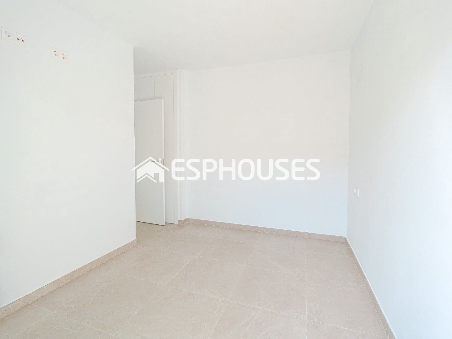 2 soverom Leilighet til salgs i Alicante by med svømmebasseng - € 265 000 (Ref: 9846725)