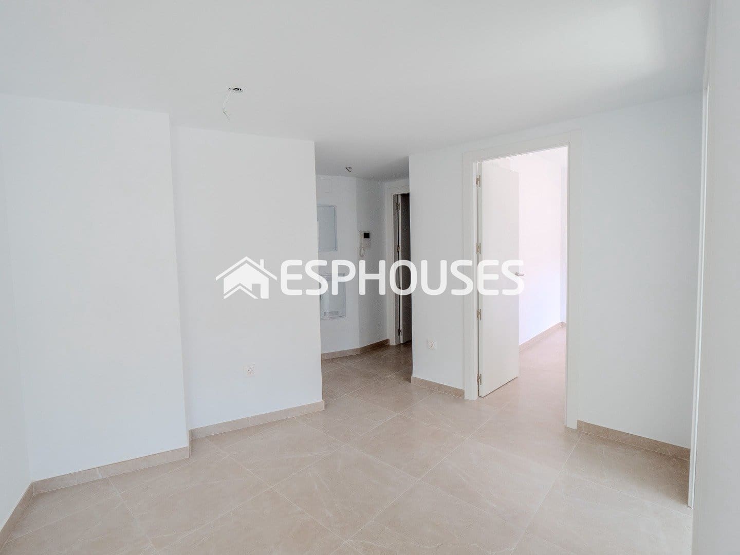 2 soverom Leilighet til salgs i Alicante by med svømmebasseng - € 265 000 (Ref: 9846725)