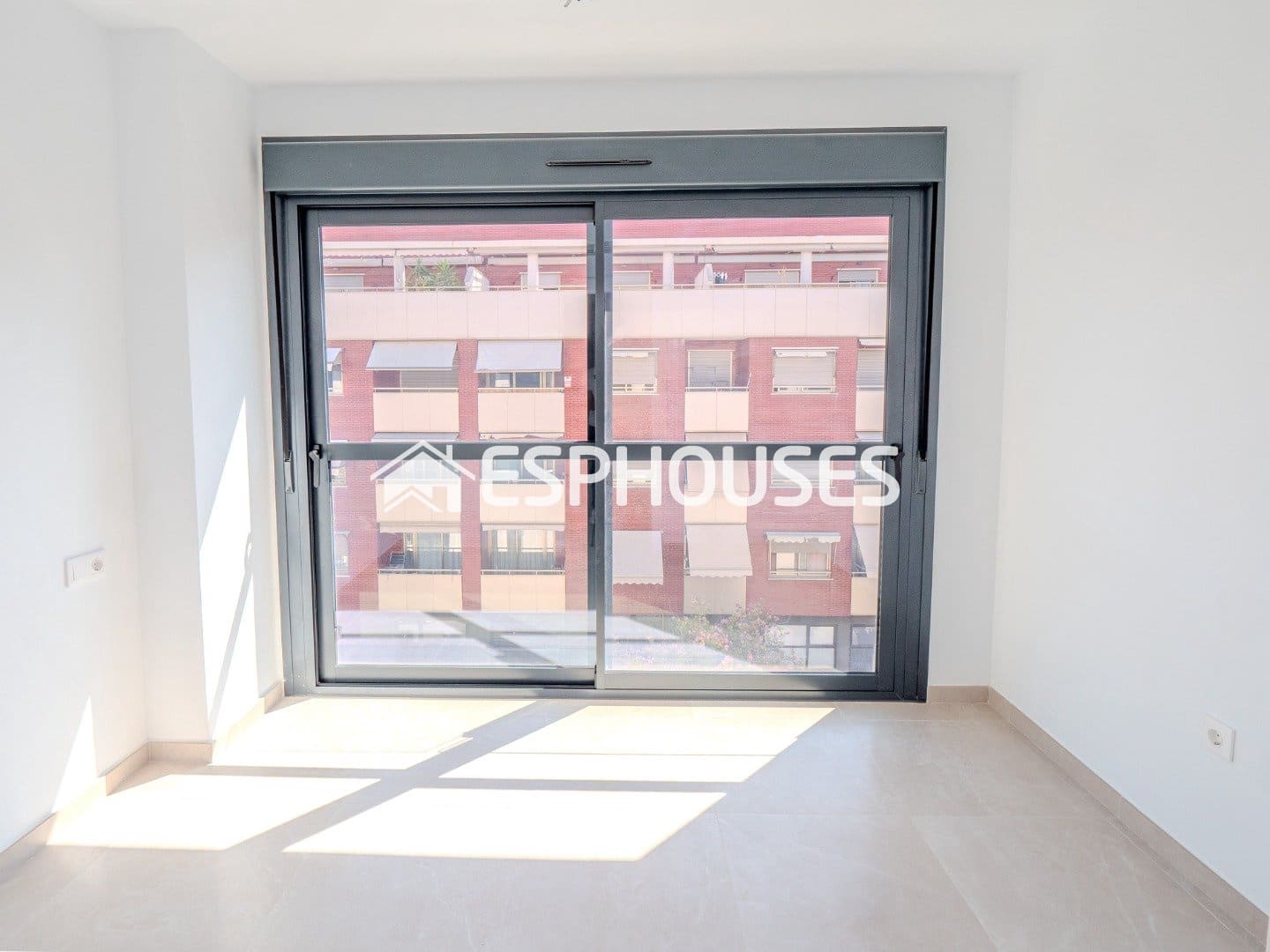 2 soverom Leilighet til salgs i Alicante by med svømmebasseng - € 265 000 (Ref: 9846725)