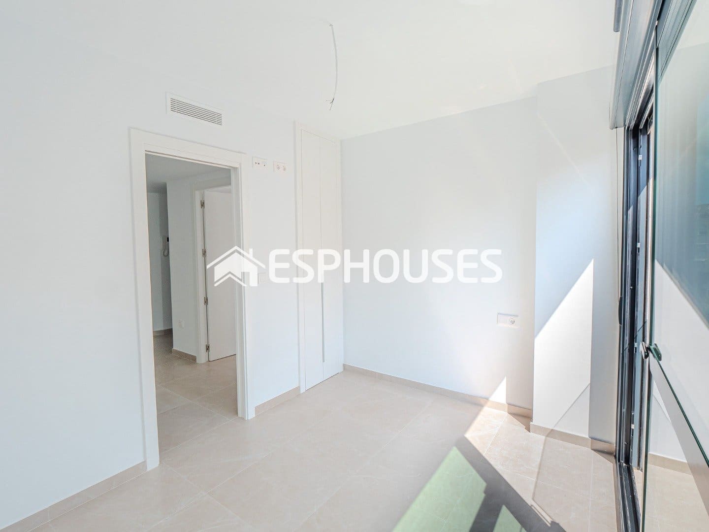 2 soverom Leilighet til salgs i Alicante by med svømmebasseng - € 265 000 (Ref: 9846725)
