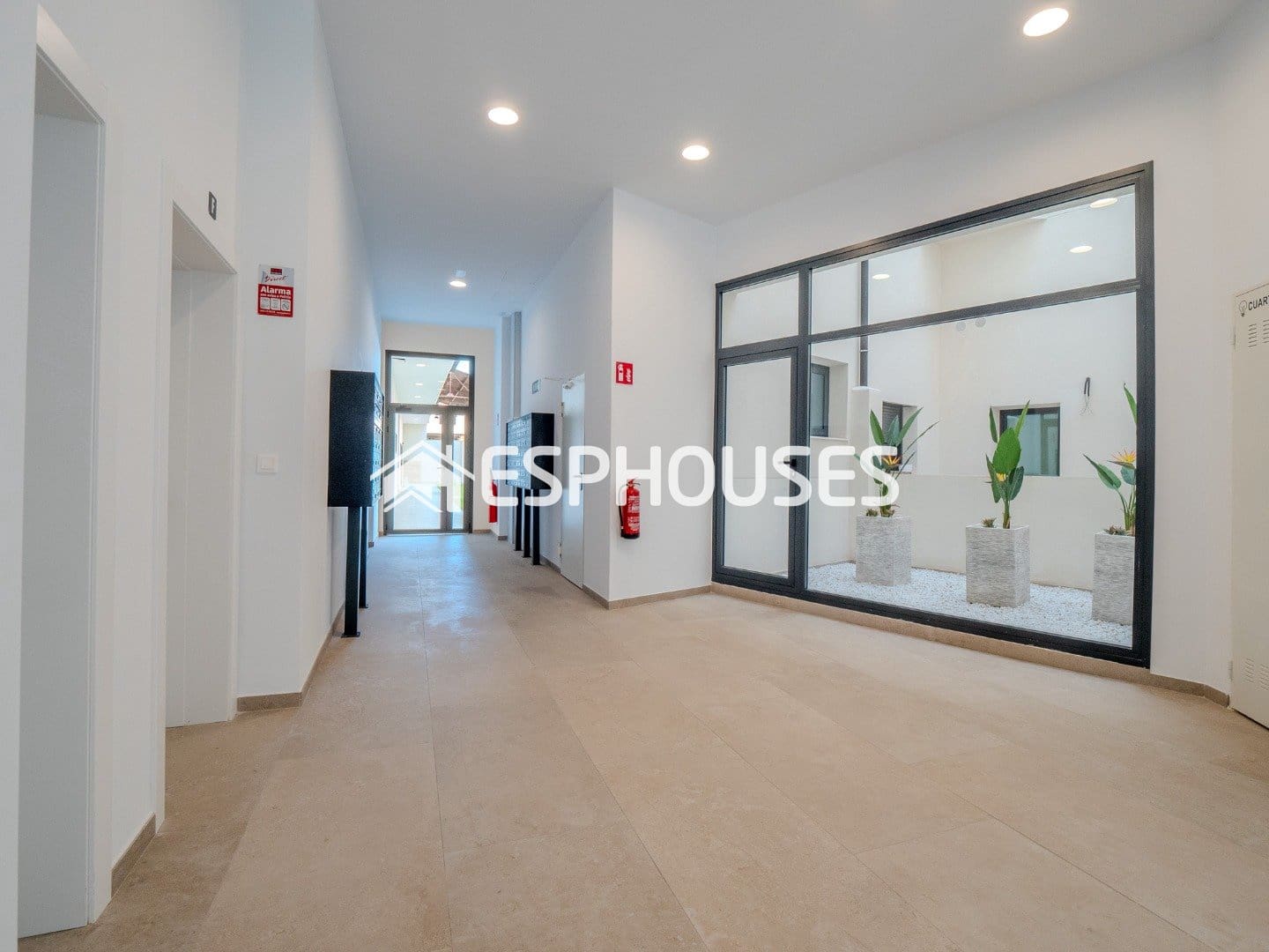 2 soverom Leilighet til salgs i Alicante by med svømmebasseng - € 265 000 (Ref: 9846725)