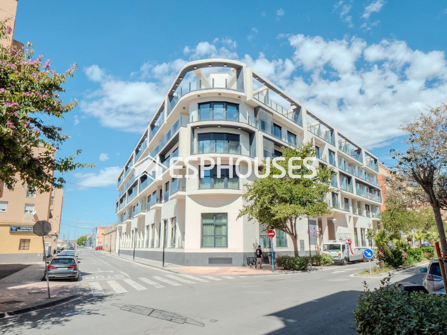2 soverom Leilighet til salgs i Alicante by med svømmebasseng - € 265 000 (Ref: 9846725)