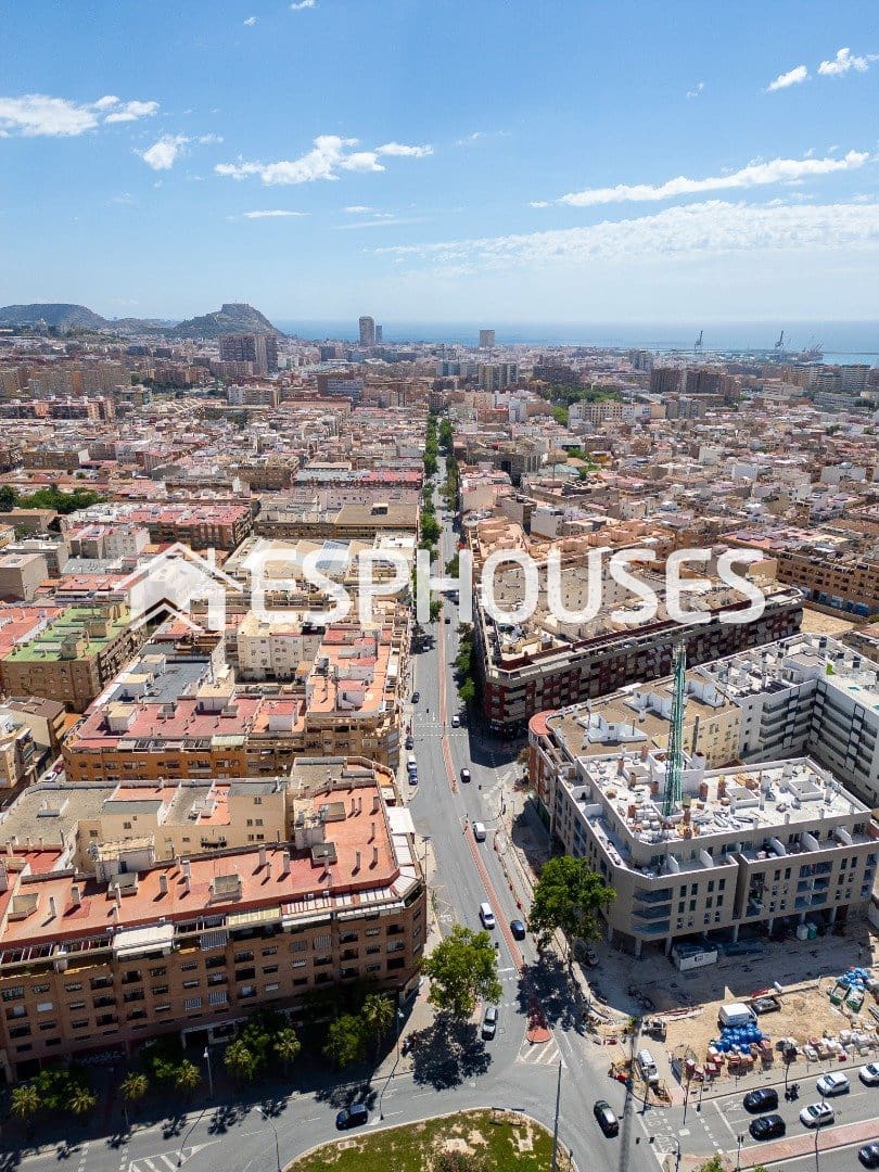 2 soverom Leilighet til salgs i Alicante by med svømmebasseng - € 265 000 (Ref: 9846725)