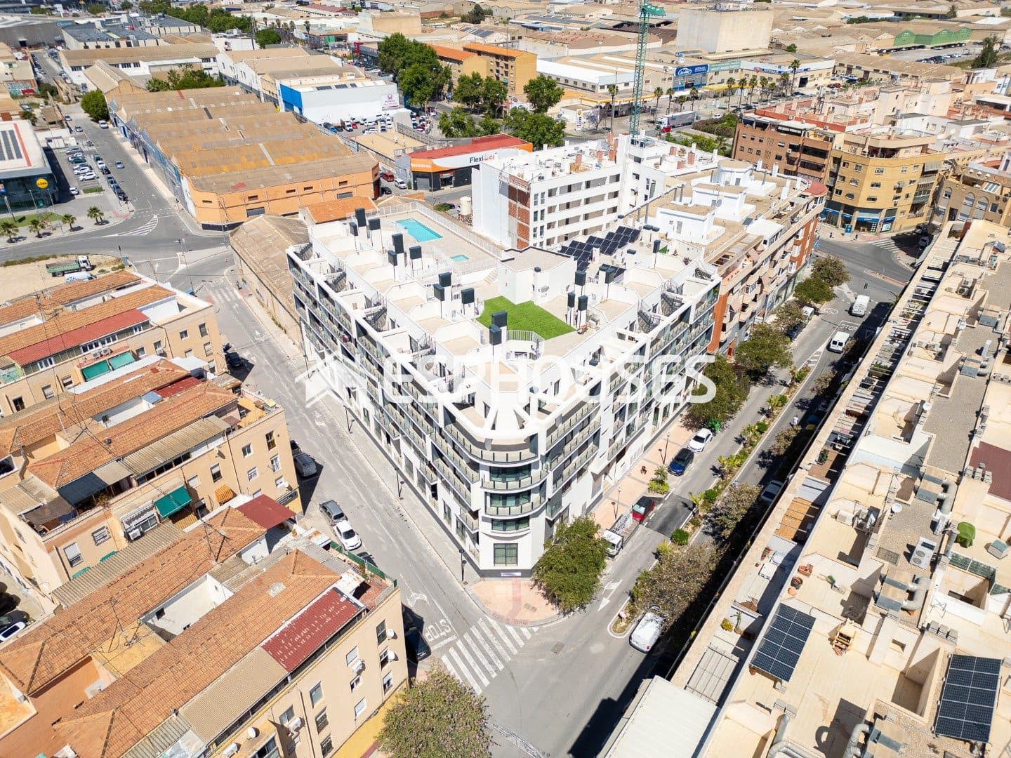 2 soverom Leilighet til salgs i Alicante by med svømmebasseng - € 265 000 (Ref: 9846725)