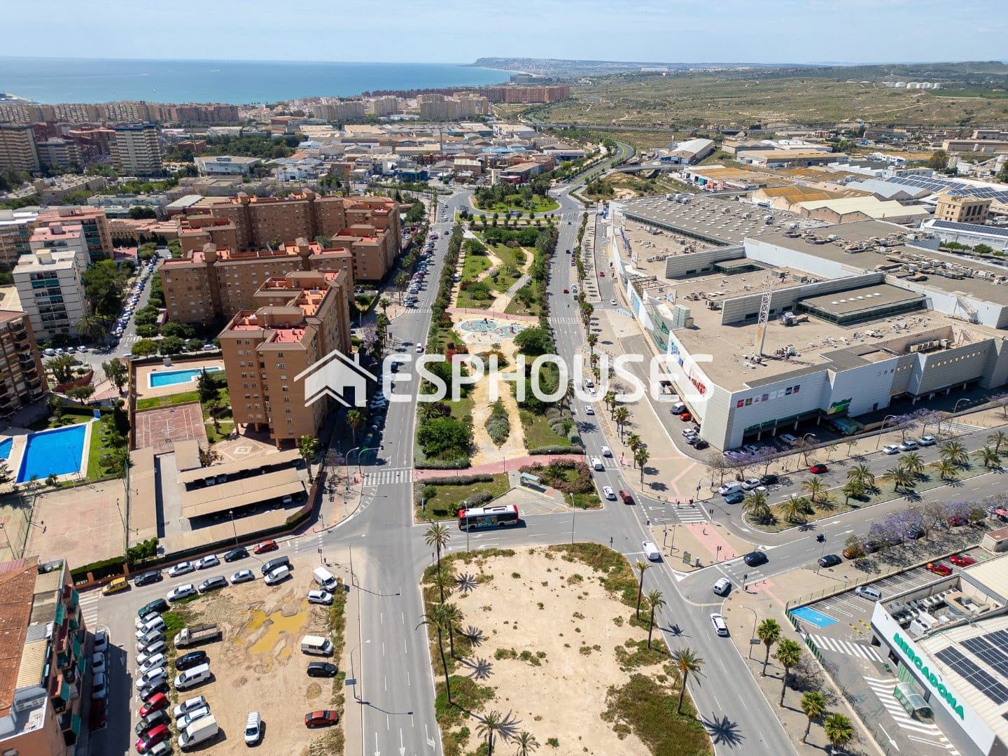 2 soverom Leilighet til salgs i Alicante by med svømmebasseng - € 265 000 (Ref: 9846725)