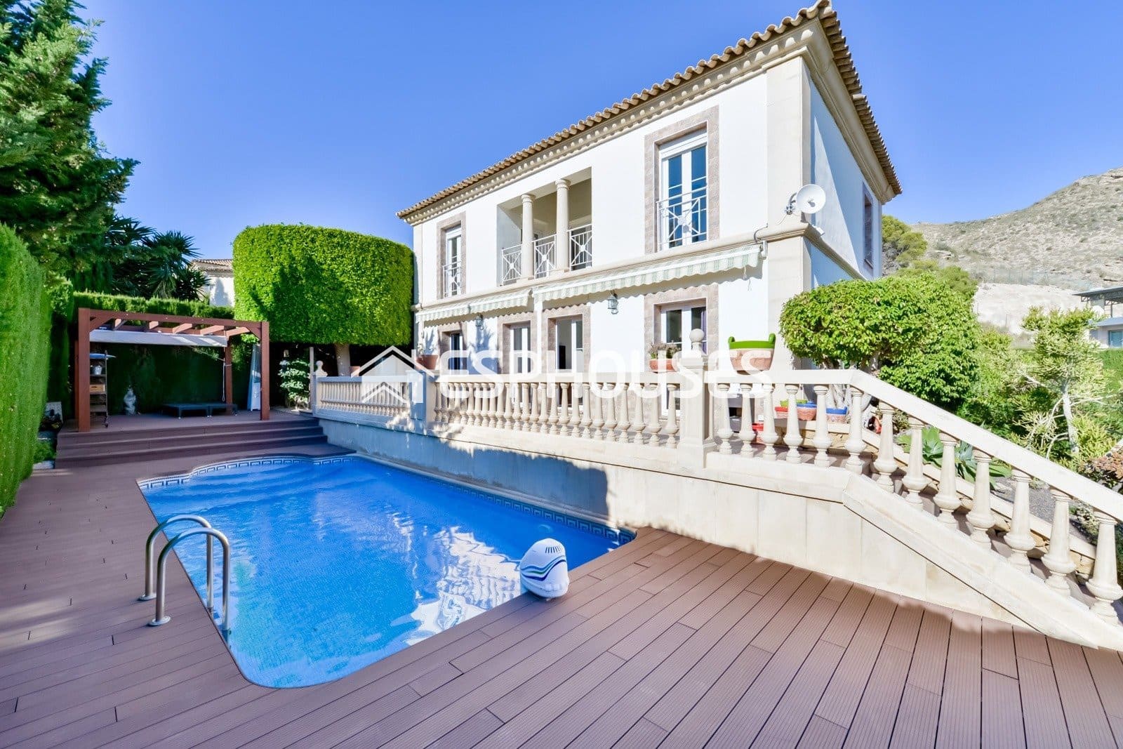 4 bedroom Villa for sale in Finestrat with pool garage - € 800,000 (Ref: 9846728)
