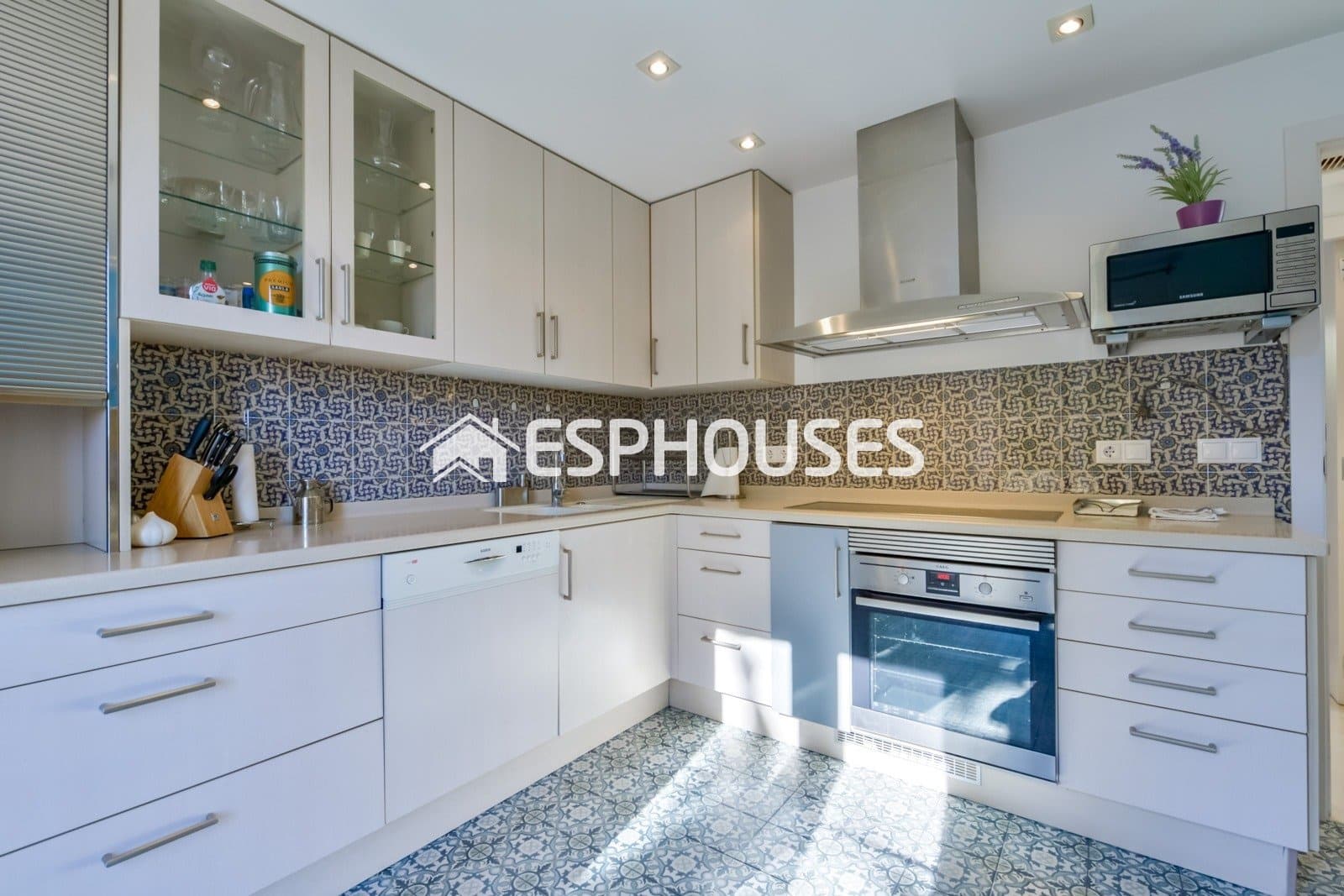 4 bedroom Villa for sale in Finestrat with pool garage - € 800,000 (Ref: 9846728)