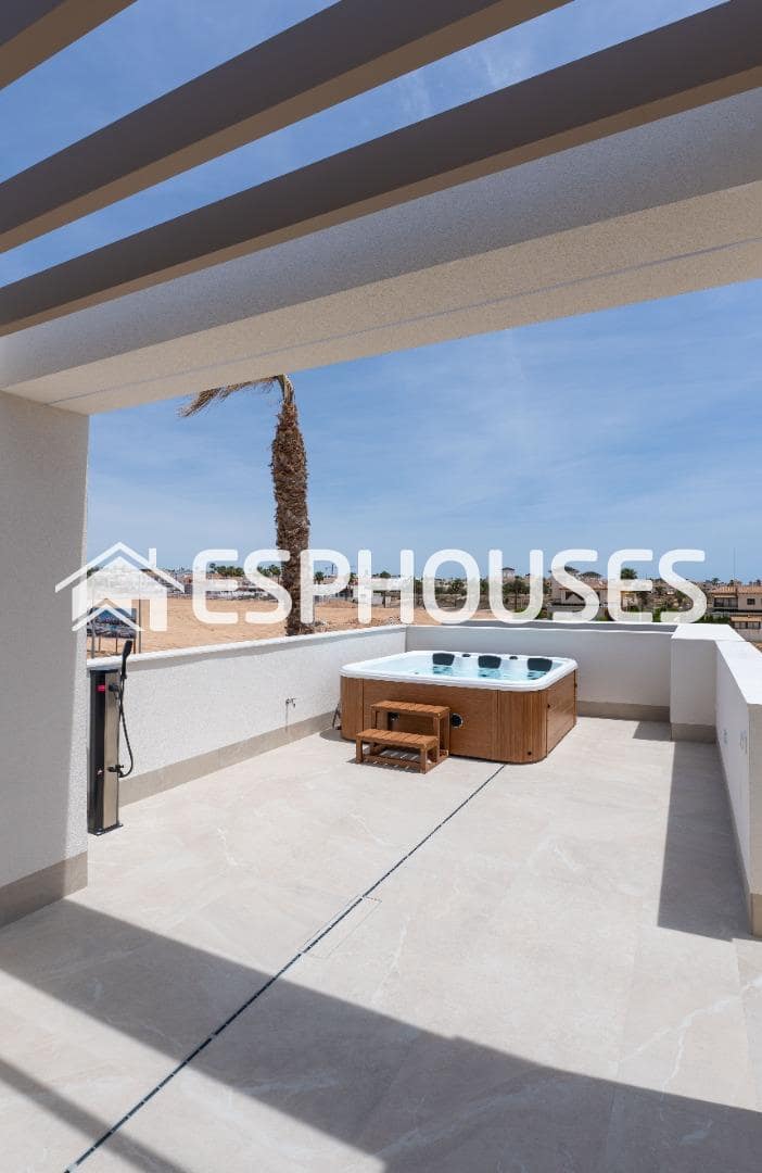 3 quarto Bungalow para venda em Los Alcazares com piscina garagem - 465 000 € (Ref: 9846743)
