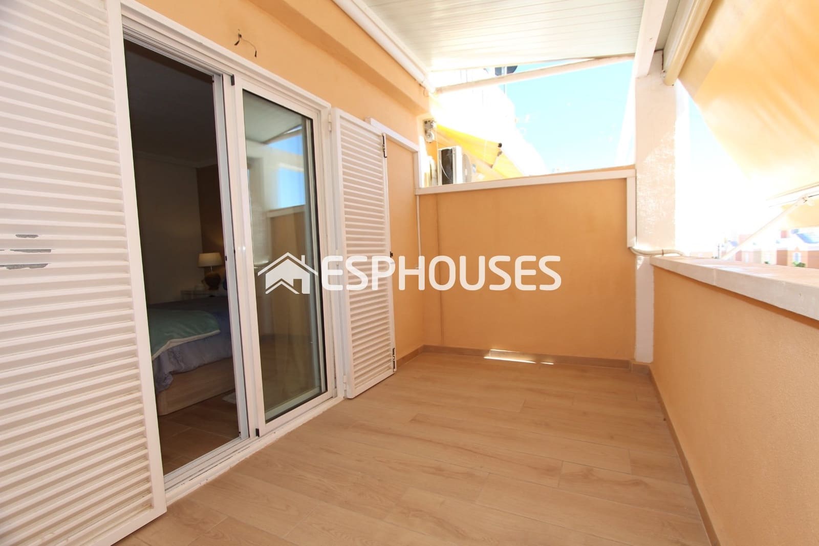3 soveværelse Bungalow til salg i Guardamar del Segura med swimmingpool - € 275.000 (Ref: 9846748)