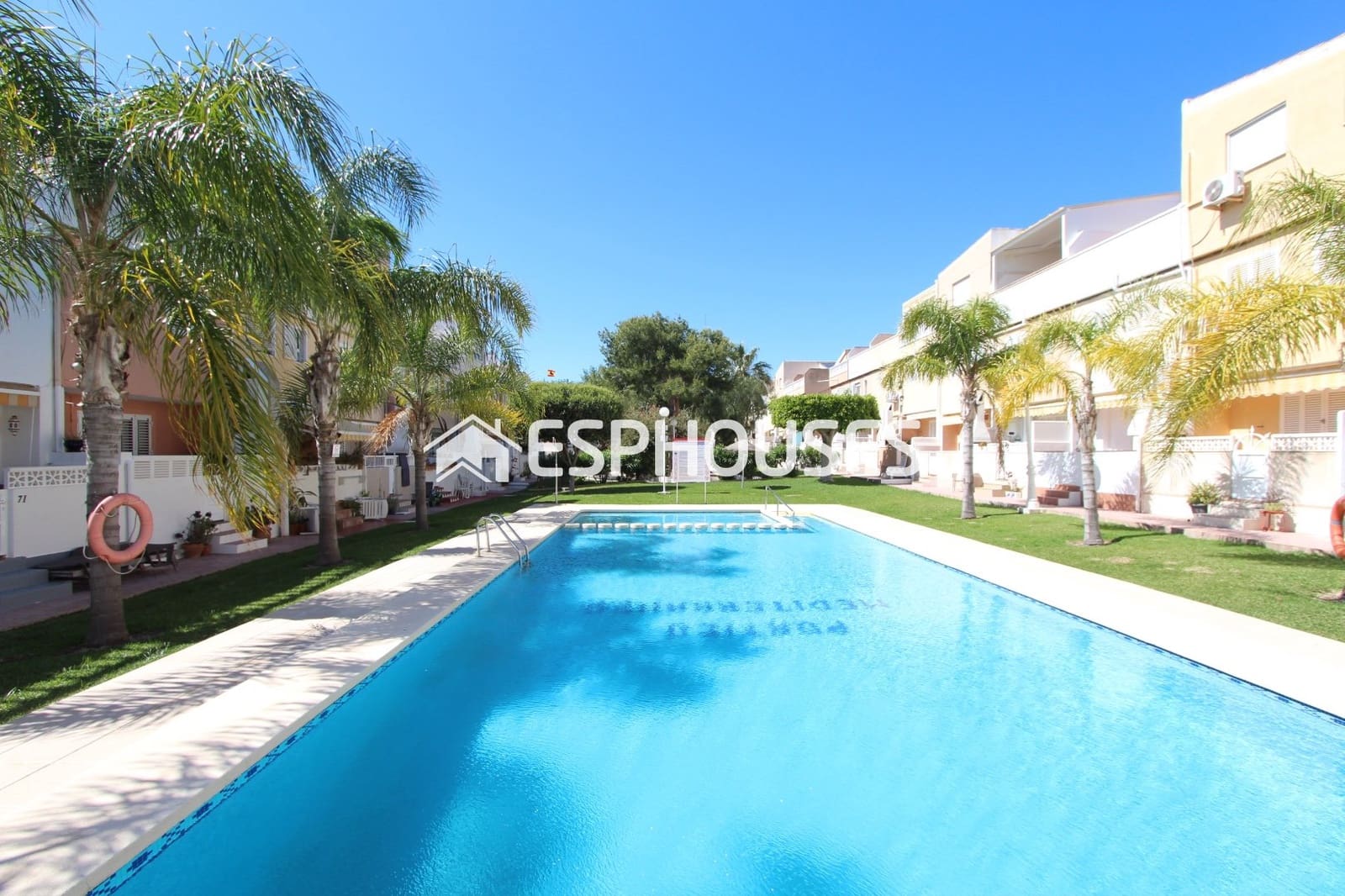 3 soveværelse Bungalow til salg i Guardamar del Segura med swimmingpool - € 275.000 (Ref: 9846748)