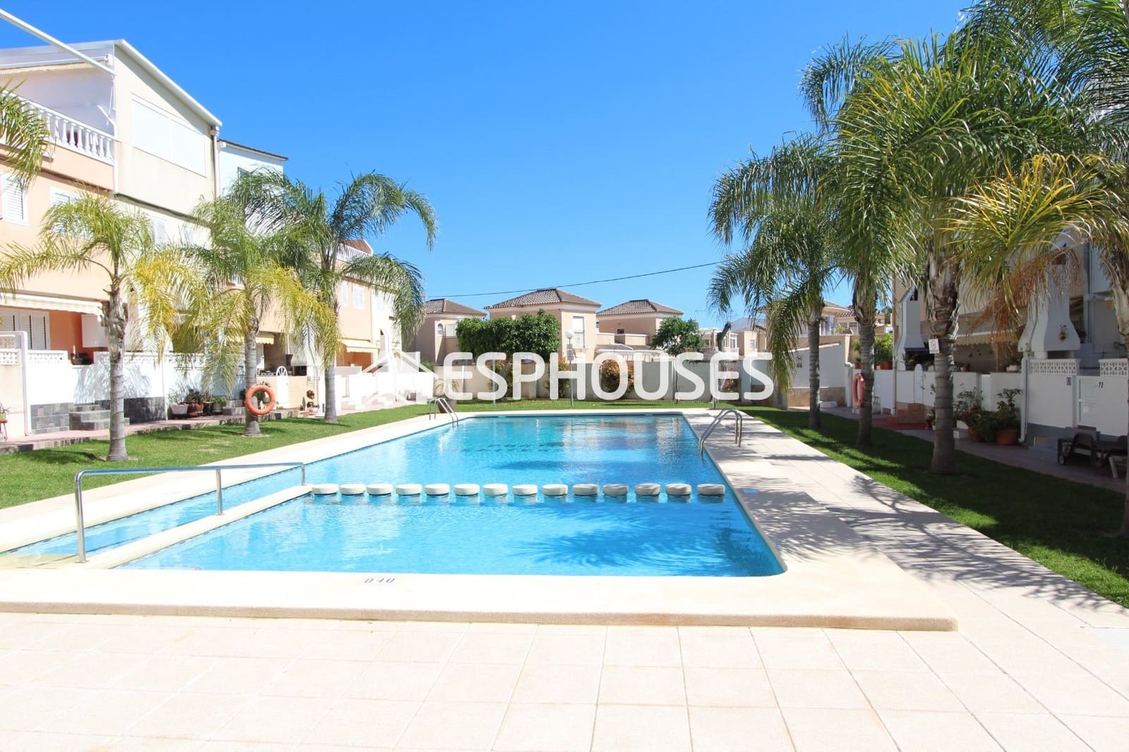 3 soveværelse Bungalow til salg i Guardamar del Segura med swimmingpool - € 275.000 (Ref: 9846748)