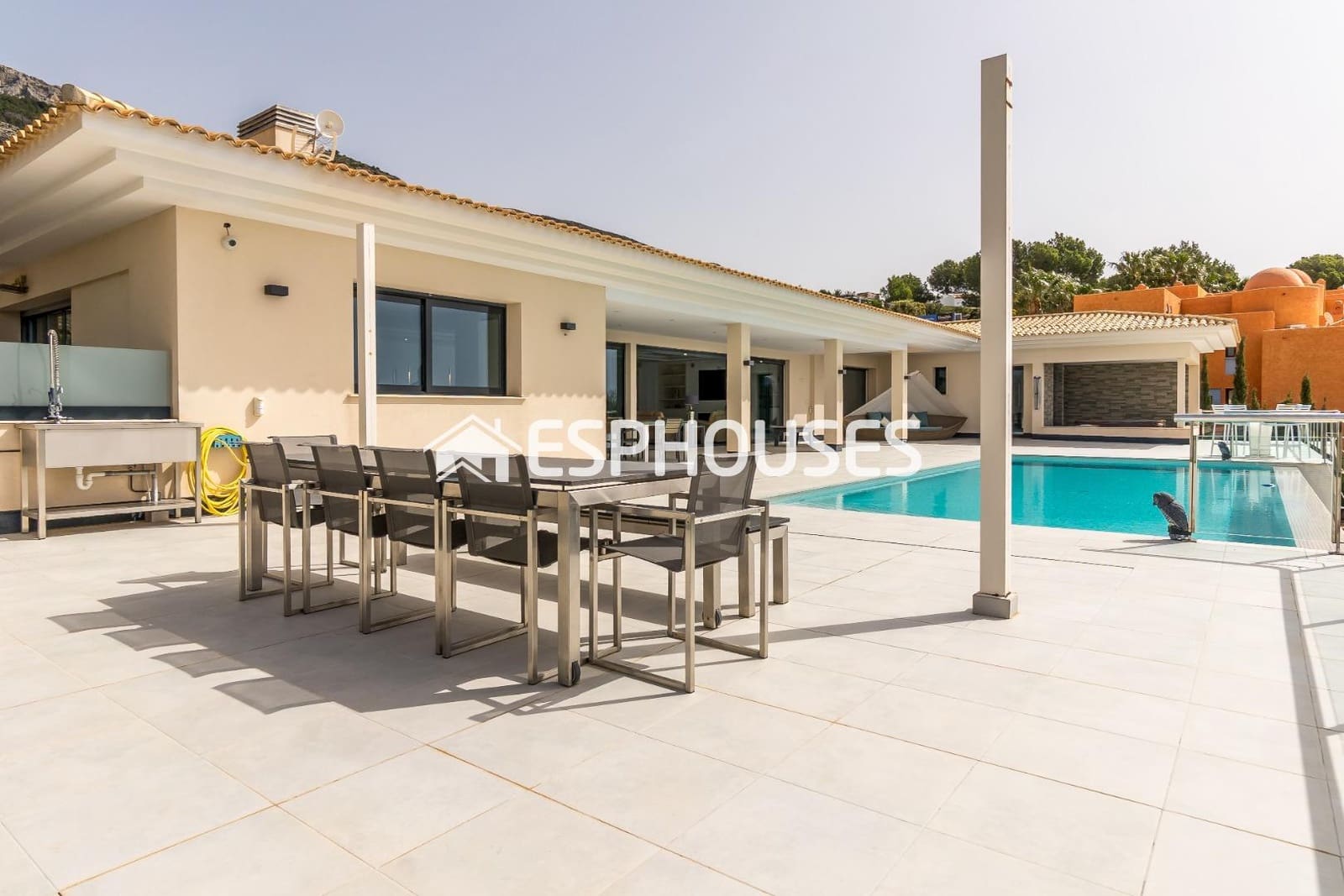 5 sypialnia Willa na sprzedaż w Altea z basenem garażem - 3 500 000 € (Ref: 9846765)