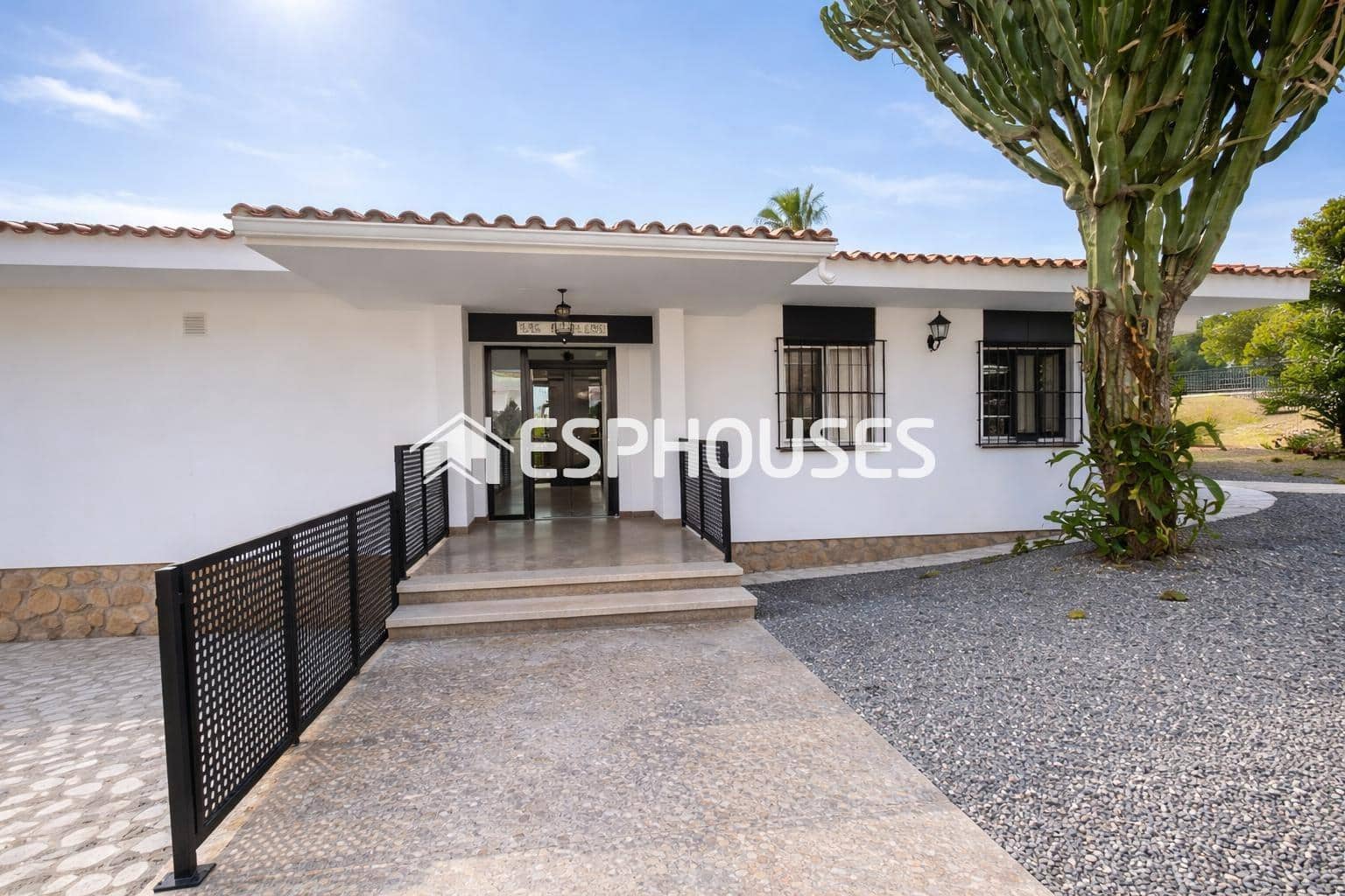 4 Zimmer Villa zu verkaufen in La Nucia mit Pool Garage - 895.000 € (Ref: 9846769)