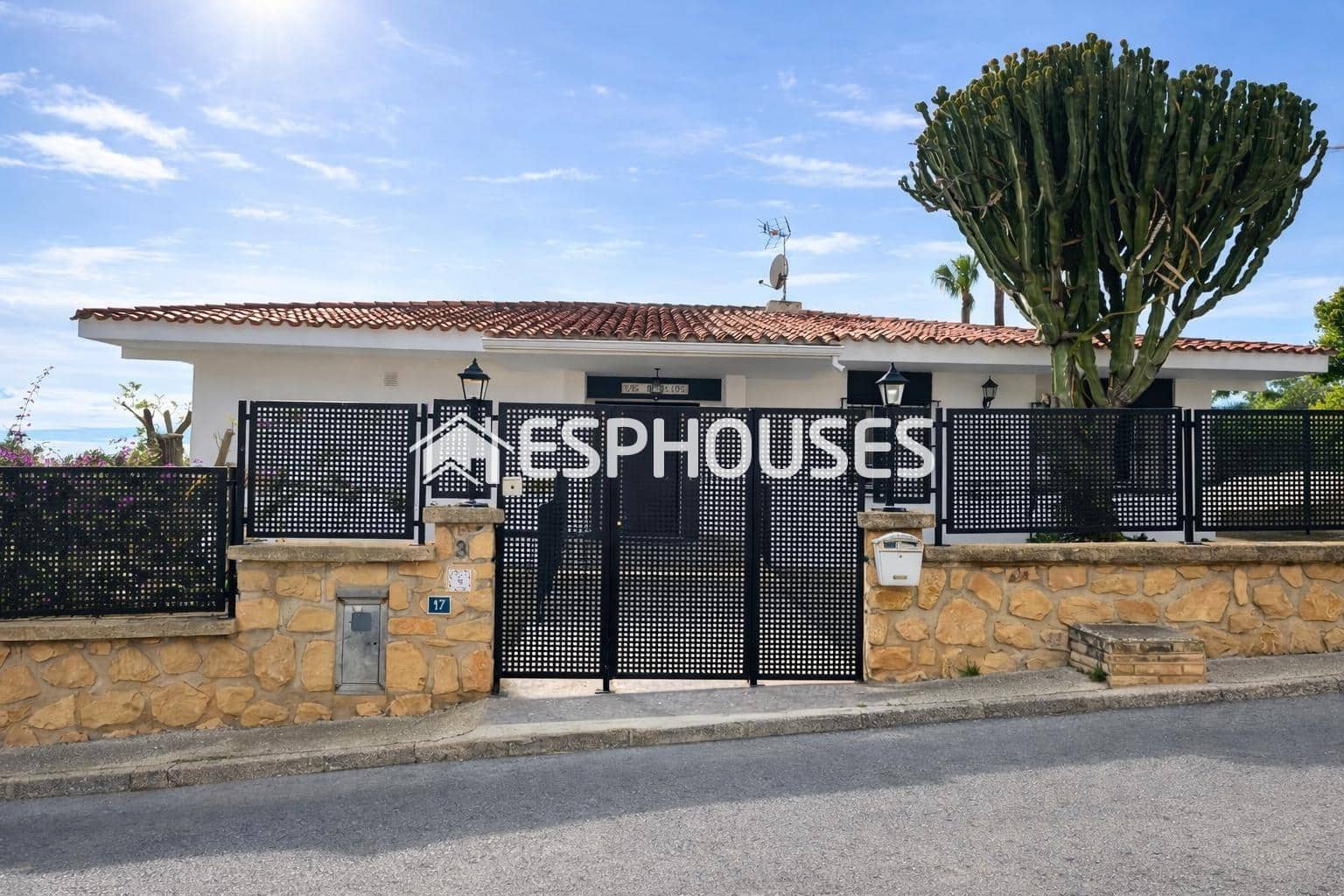 4 Zimmer Villa zu verkaufen in La Nucia mit Pool Garage - 895.000 € (Ref: 9846769)