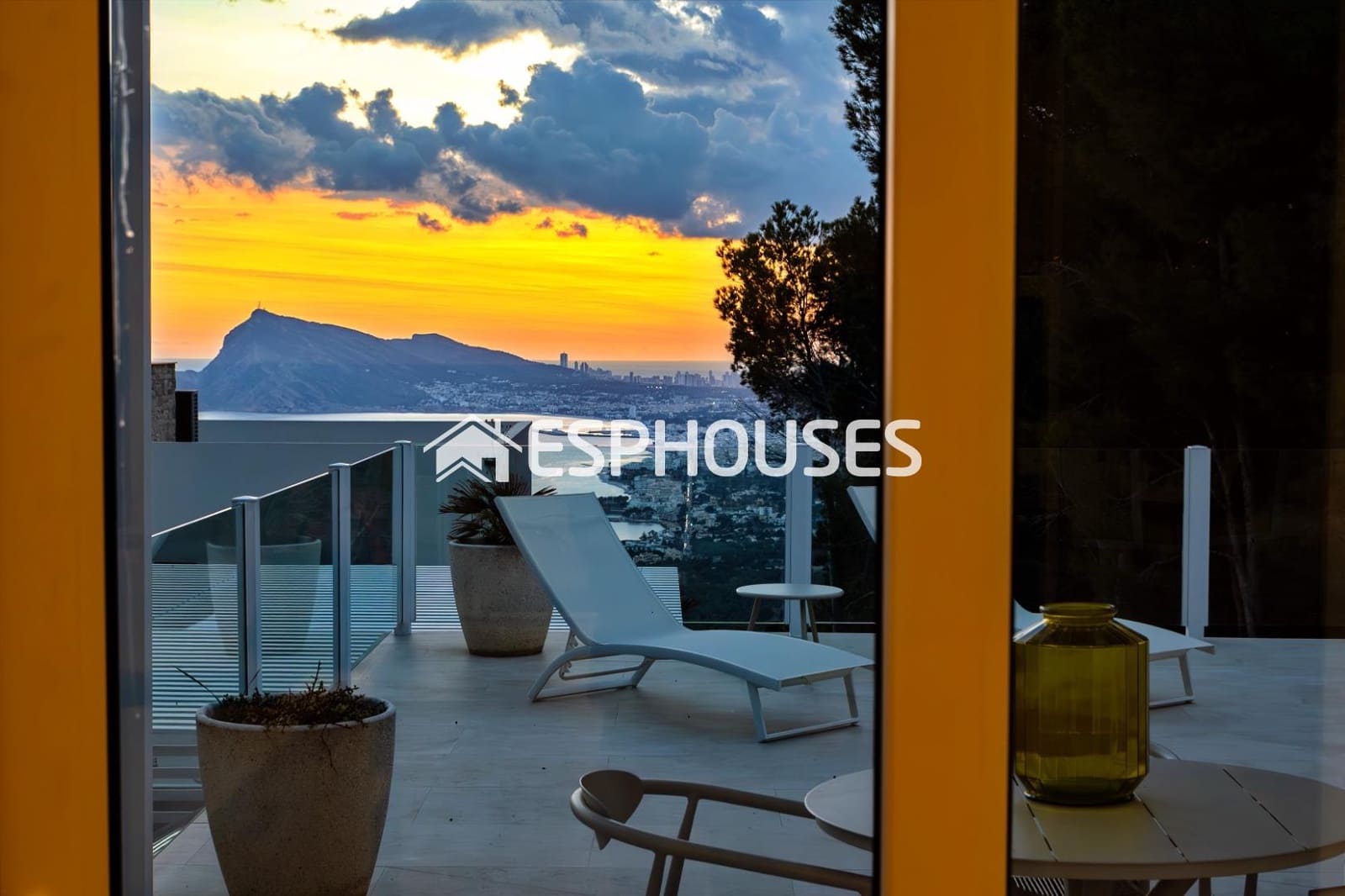 3 soveværelse Villa til salg i Altea med swimmingpool - € 1.650.000 (Ref: 9846771)