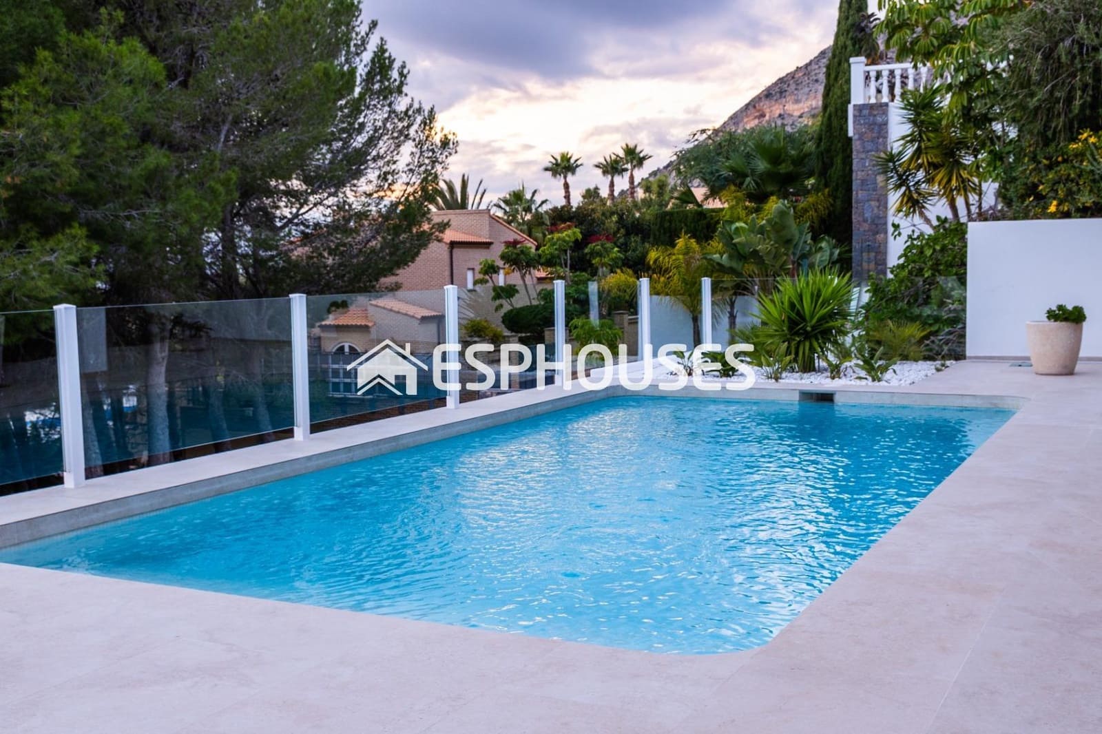 3 soveværelse Villa til salg i Altea med swimmingpool - € 1.650.000 (Ref: 9846771)