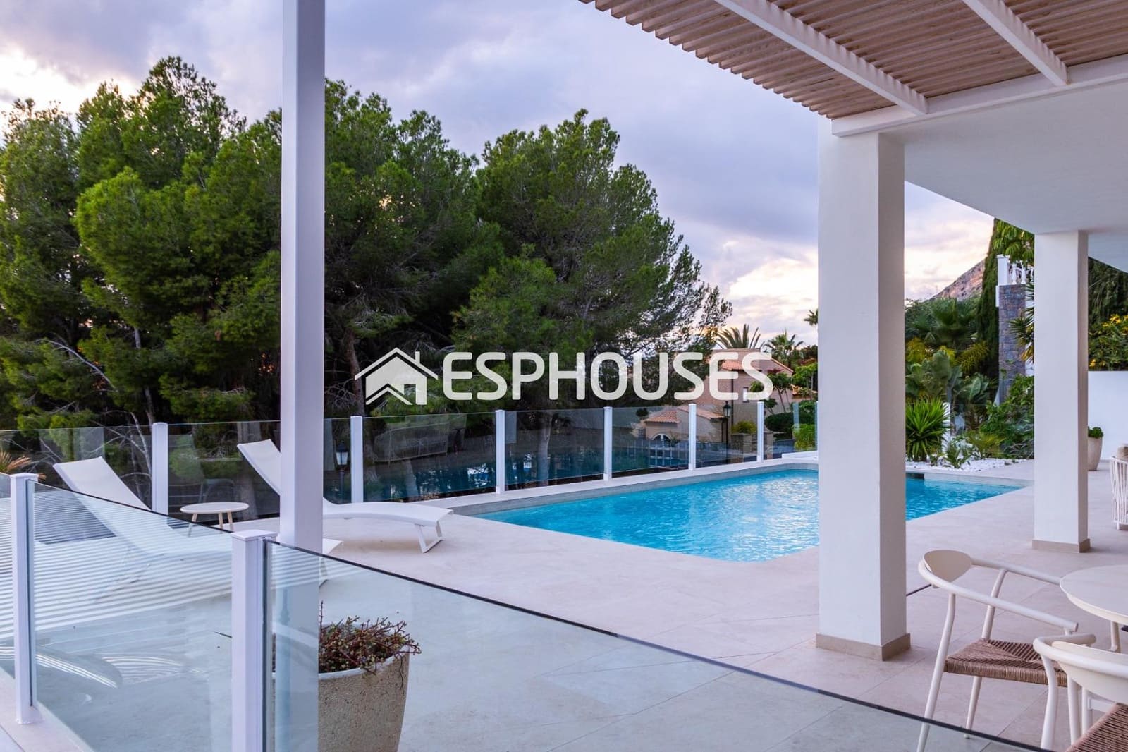 3 soveværelse Villa til salg i Altea med swimmingpool - € 1.650.000 (Ref: 9846771)