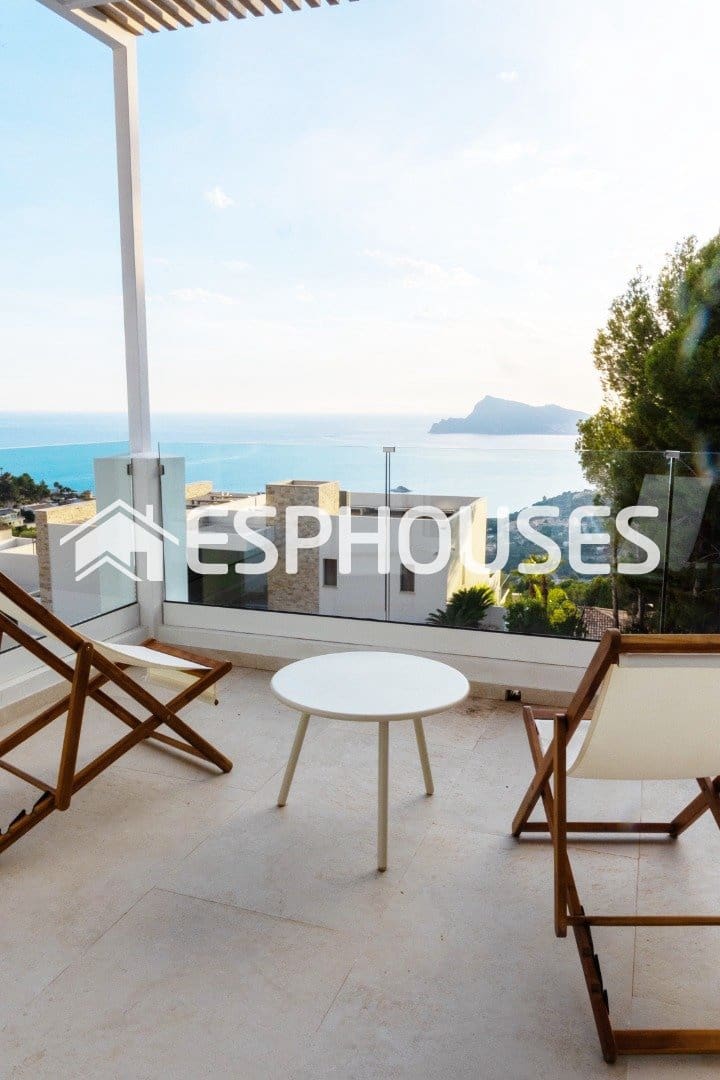 3 bedroom Villa for sale in Altea with pool garage - € 1,650,000 (Ref: 9846771)