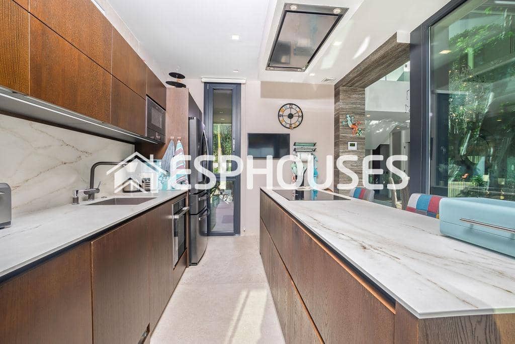 4 soveværelse Villa til salg i Albir med swimmingpool garage - € 1.495.000 (Ref: 9846772)