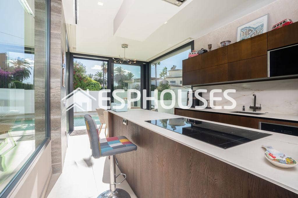 4 soveværelse Villa til salg i Albir med swimmingpool garage - € 1.495.000 (Ref: 9846772)