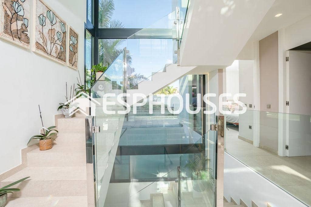 4 soveværelse Villa til salg i Albir med swimmingpool garage - € 1.495.000 (Ref: 9846772)