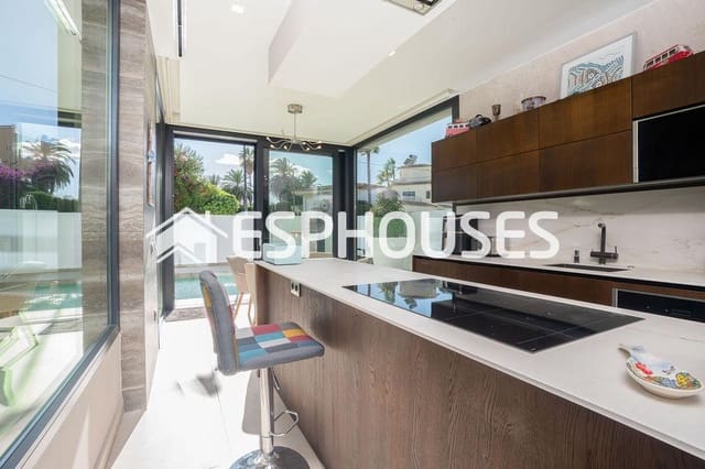 4 soveværelse Villa til salg i Albir, Alfaz del Pi / L'Alfàs del Pi med swimmingpool garage - € 1.495.000 (Ref: 9846772)