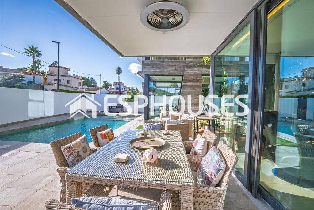 4 soveværelse Villa til salg i Albir med swimmingpool garage - € 1.495.000 (Ref: 9846772)