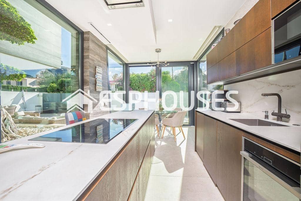 4 soveværelse Villa til salg i Albir med swimmingpool garage - € 1.495.000 (Ref: 9846772)