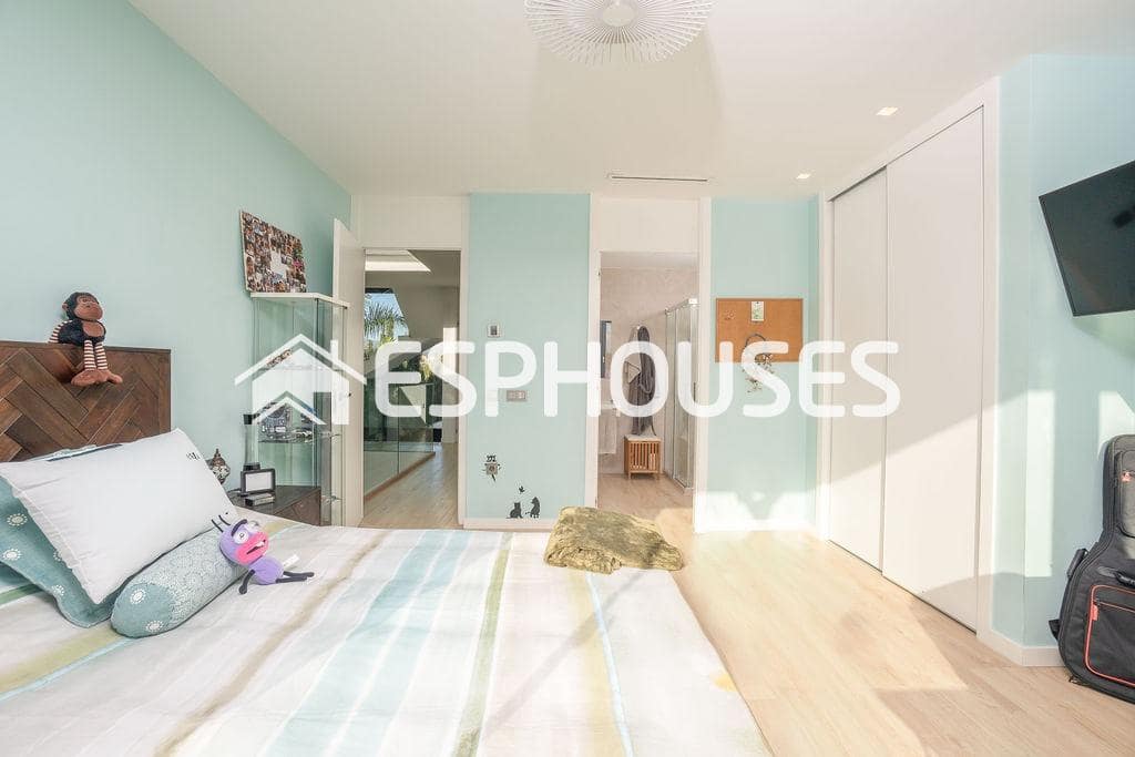 4 soveværelse Villa til salg i Albir med swimmingpool garage - € 1.495.000 (Ref: 9846772)