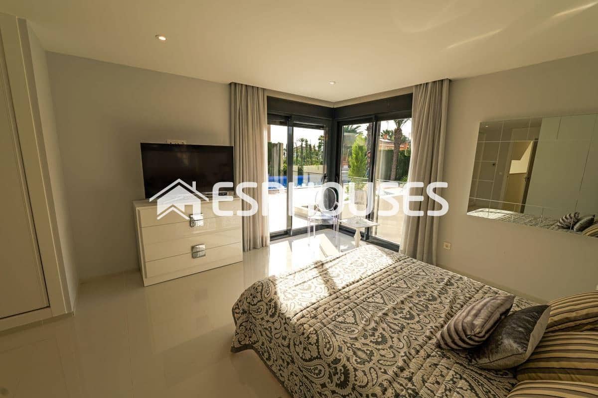 3 camera da letto Villa in vendita in Torrevieja con piscina garage - 1.630.000 € (Rif: 9860345)
