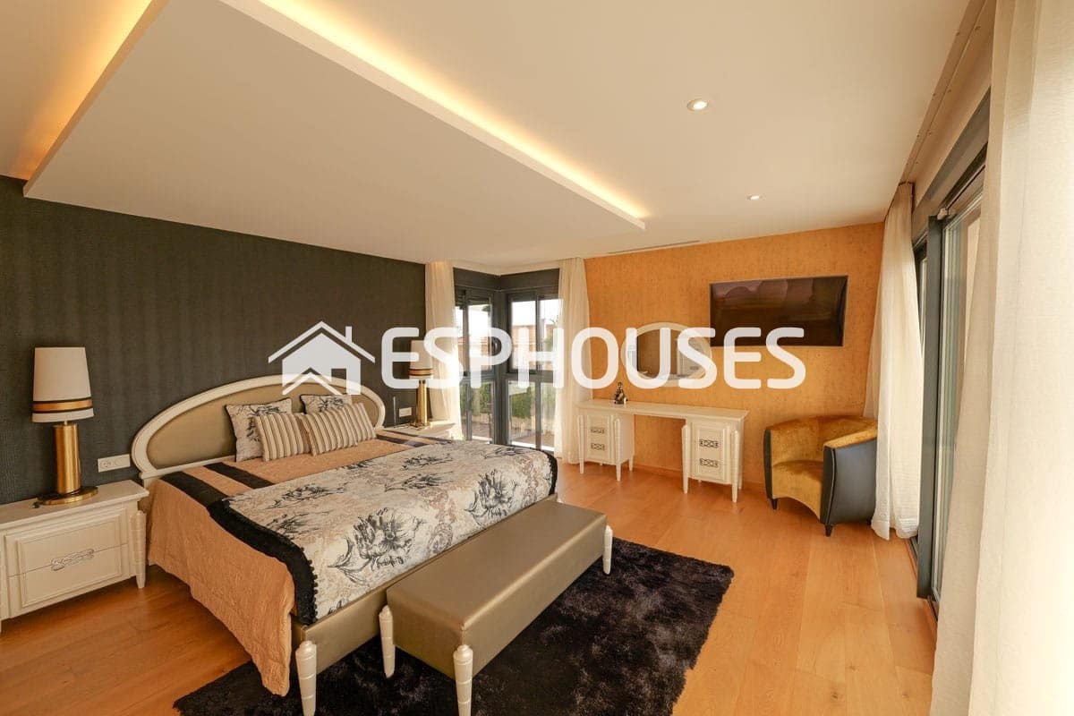 Chalet de 3 habitaciones en La Veleta en venta con piscina - 1.630.000 € (Ref: 9860345)