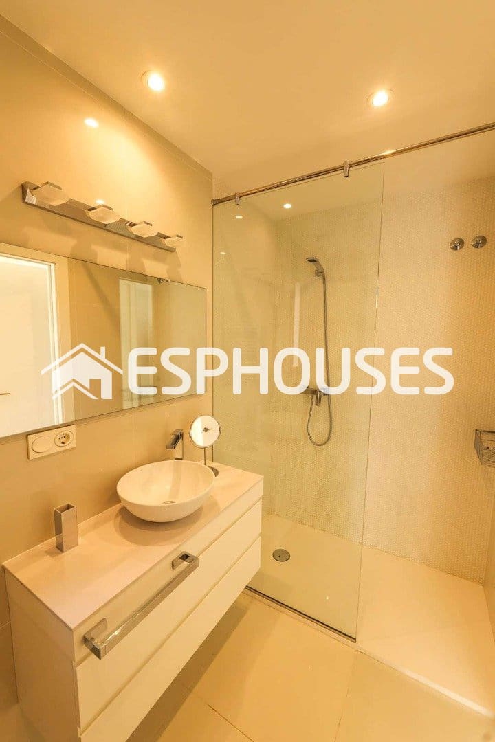 Chalet de 3 habitaciones en La Veleta en venta con piscina - 1.630.000 € (Ref: 9860345)