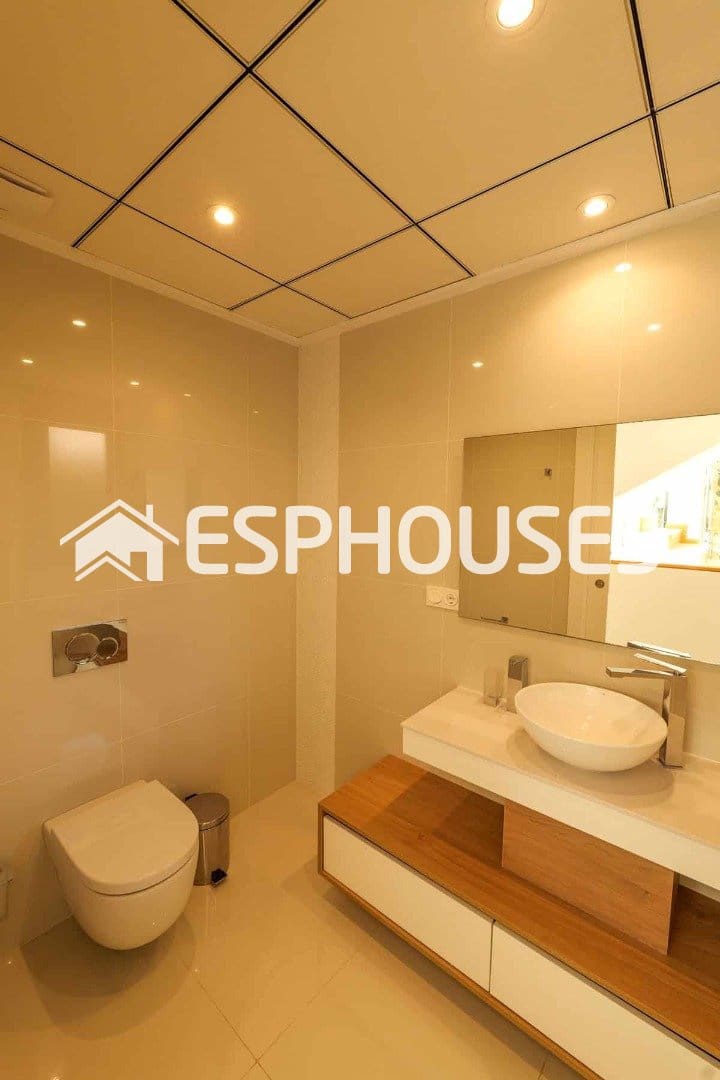 Chalet de 3 habitaciones en La Veleta en venta con piscina - 1.630.000 € (Ref: 9860345)