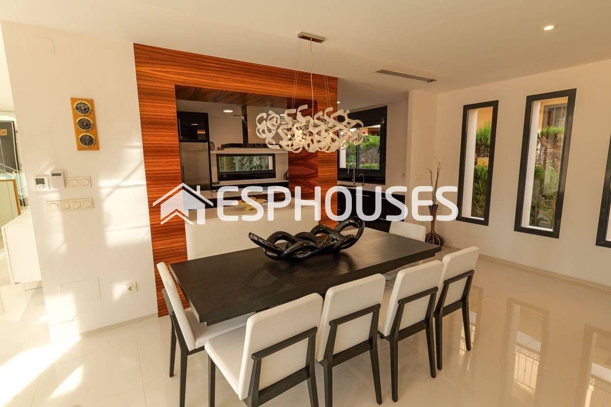 Chalet de 3 habitaciones en La Veleta en venta con piscina - 1.630.000 € (Ref: 9860345)