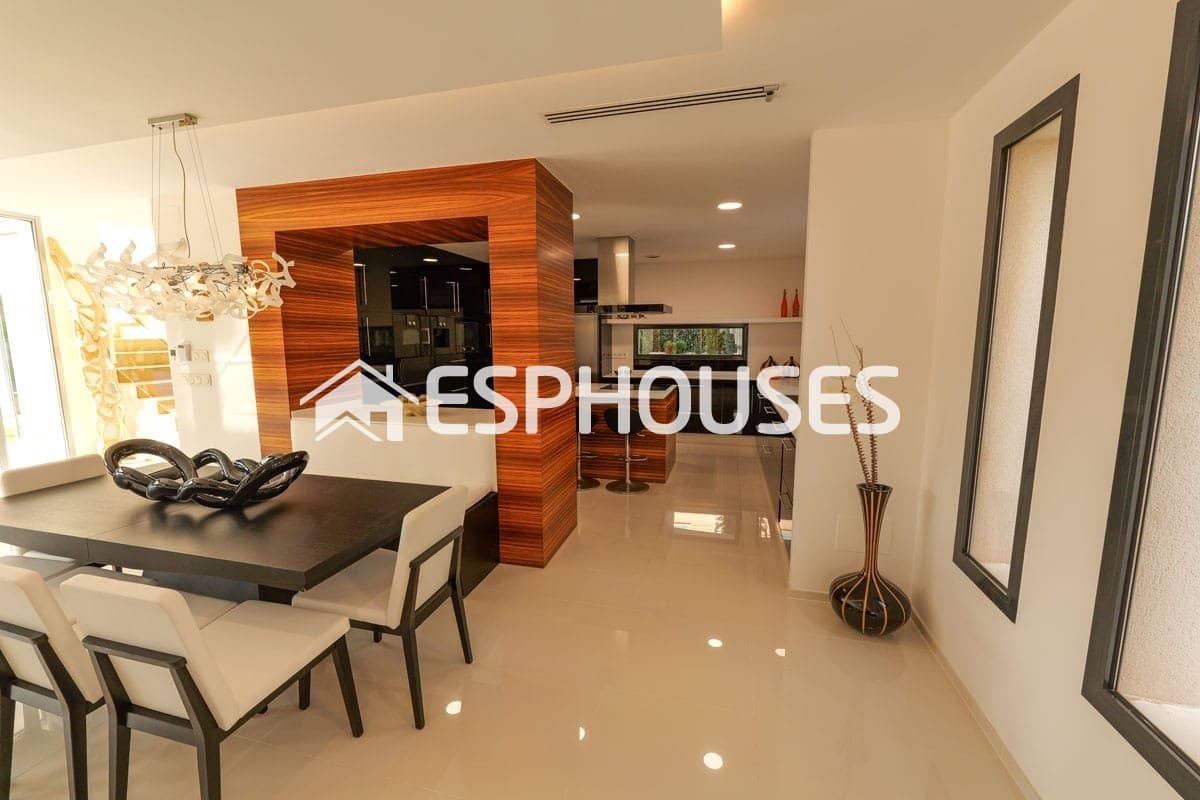 Chalet de 3 habitaciones en La Veleta en venta con piscina - 1.630.000 € (Ref: 9860345)