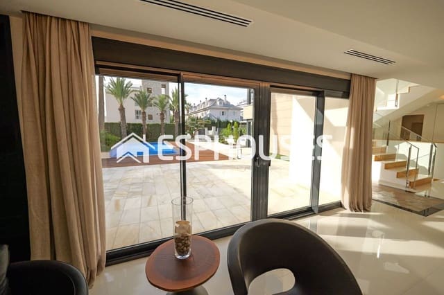 3 soveværelse Villa til salg i La Veleta, Torrevieja med swimmingpool - € 1.630.000 (Ref: 9860345)