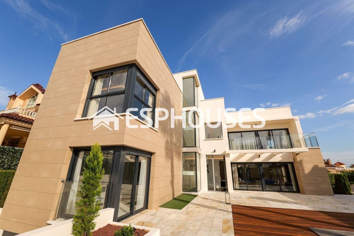 Chalet de 3 habitaciones en La Veleta en venta con piscina - 1.630.000 € (Ref: 9860345)